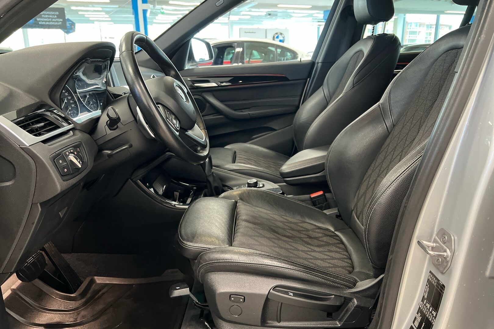 BMW X1 iso kuva 7