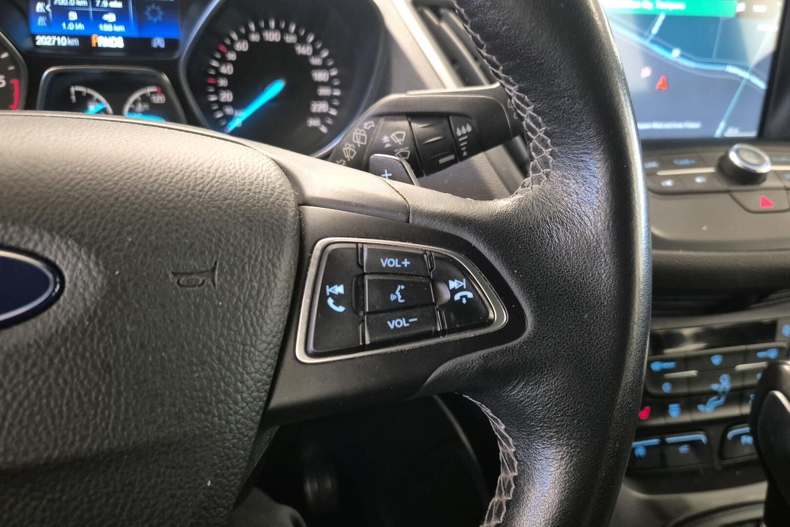 Ford Kuga iso kuva 18