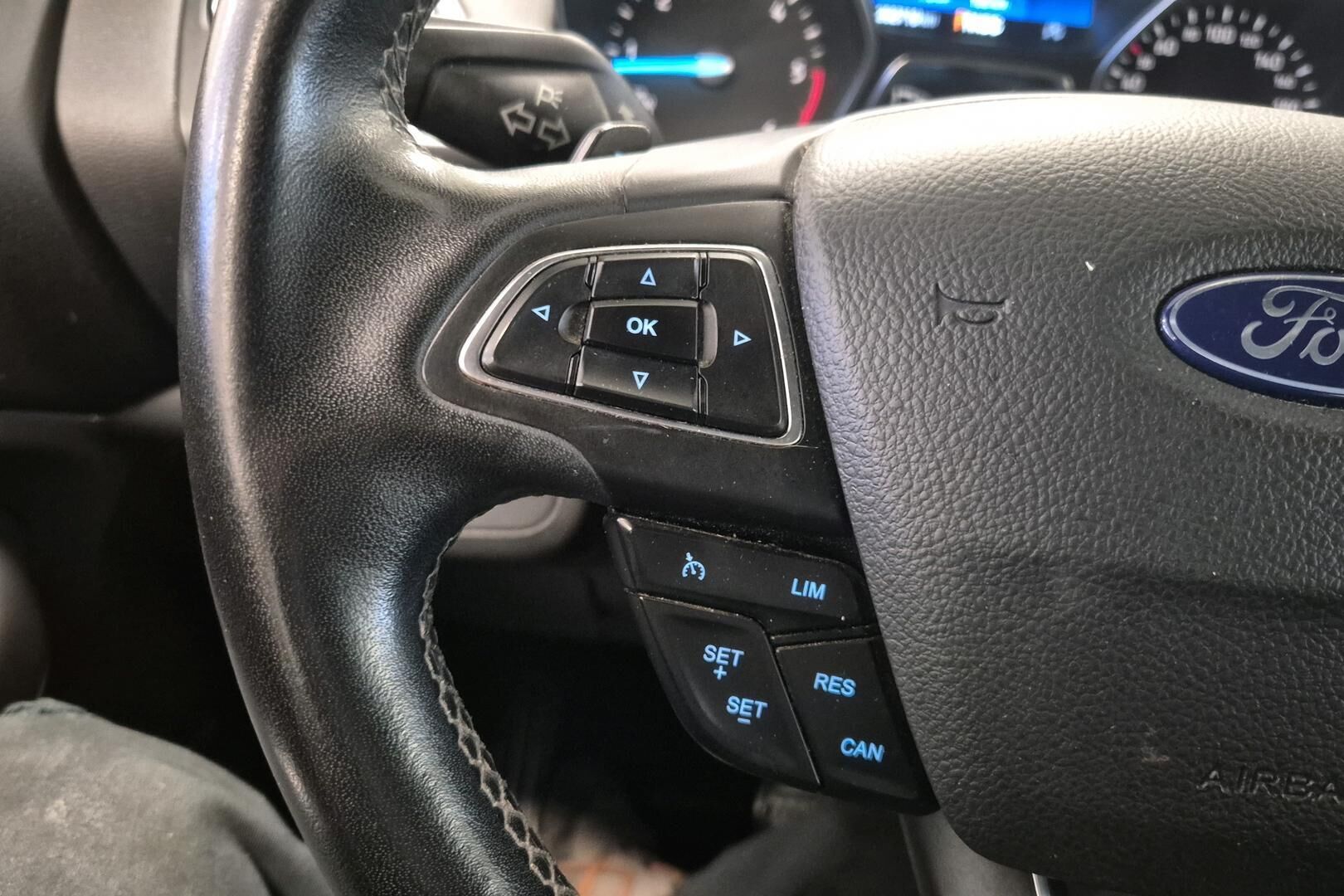 Ford Kuga iso kuva 19