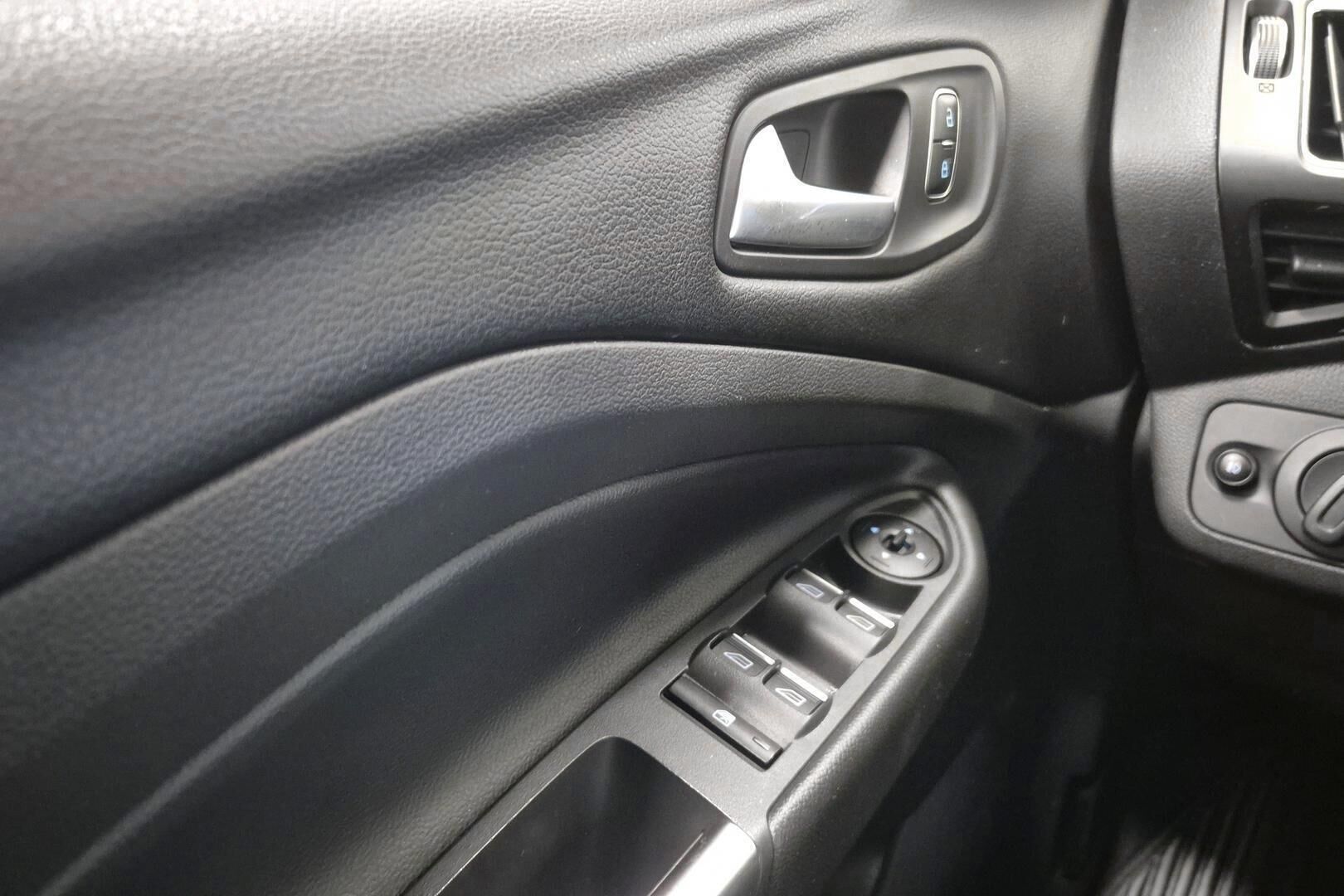 Ford Kuga iso kuva 20
