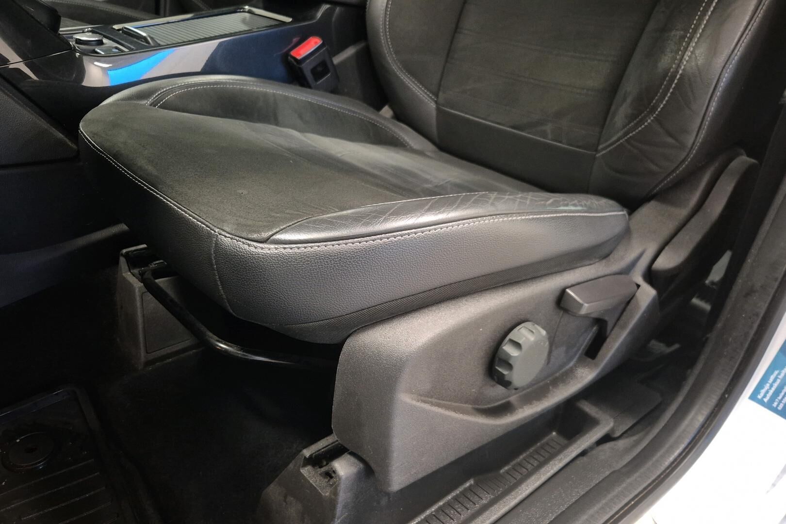 Ford Kuga iso kuva 22