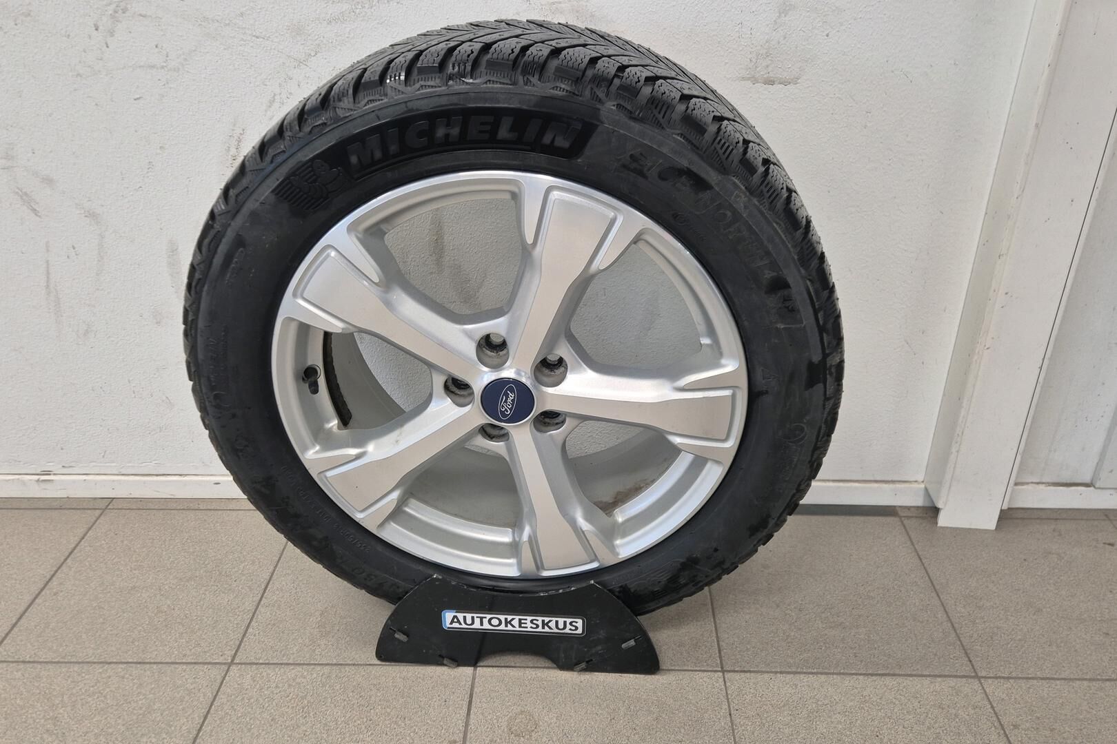 Ford Kuga iso kuva 23