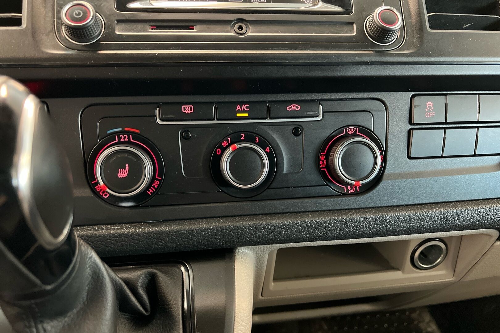 Volkswagen Transporter iso kuva 13