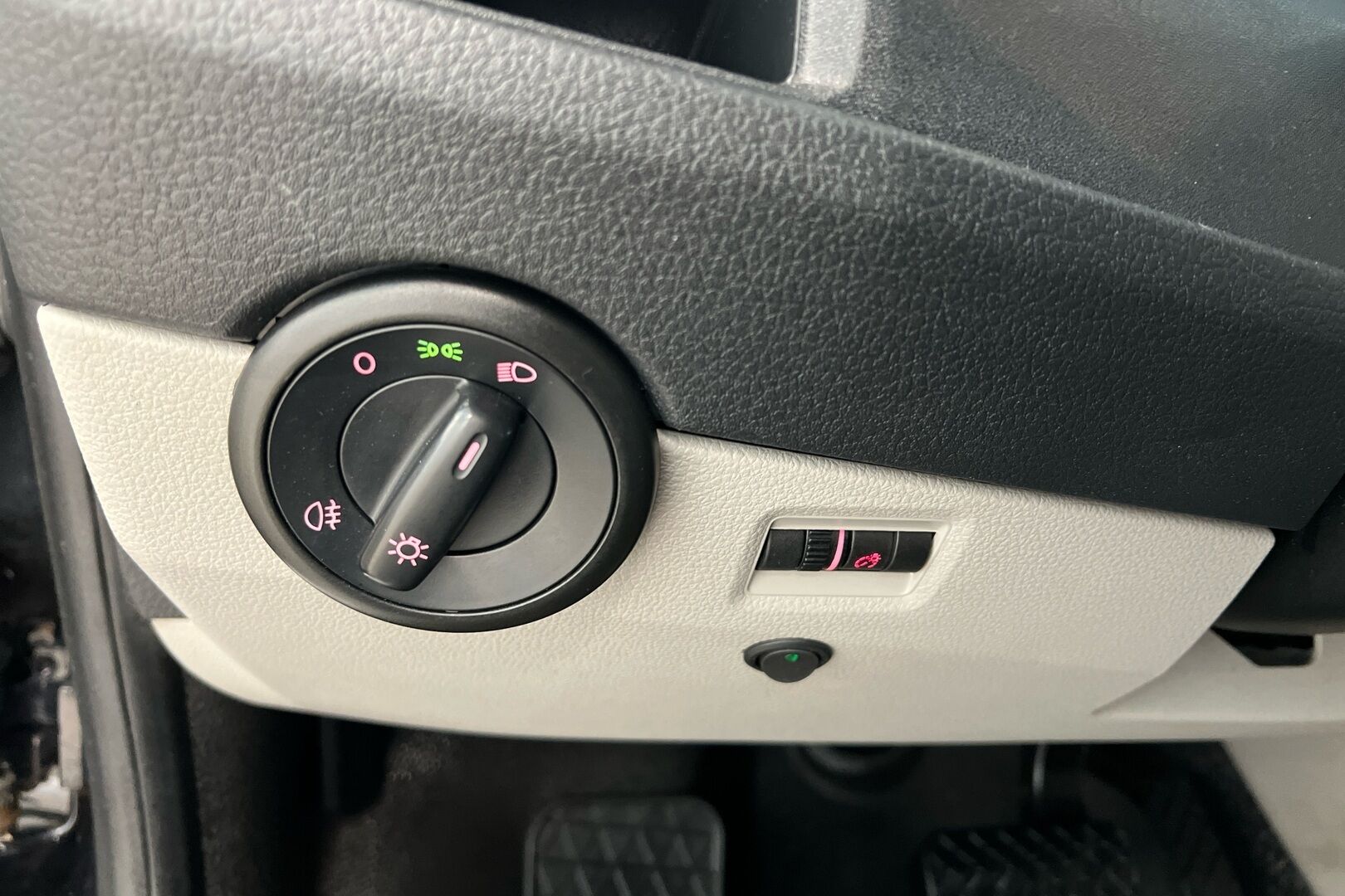 Volkswagen Transporter iso kuva 18