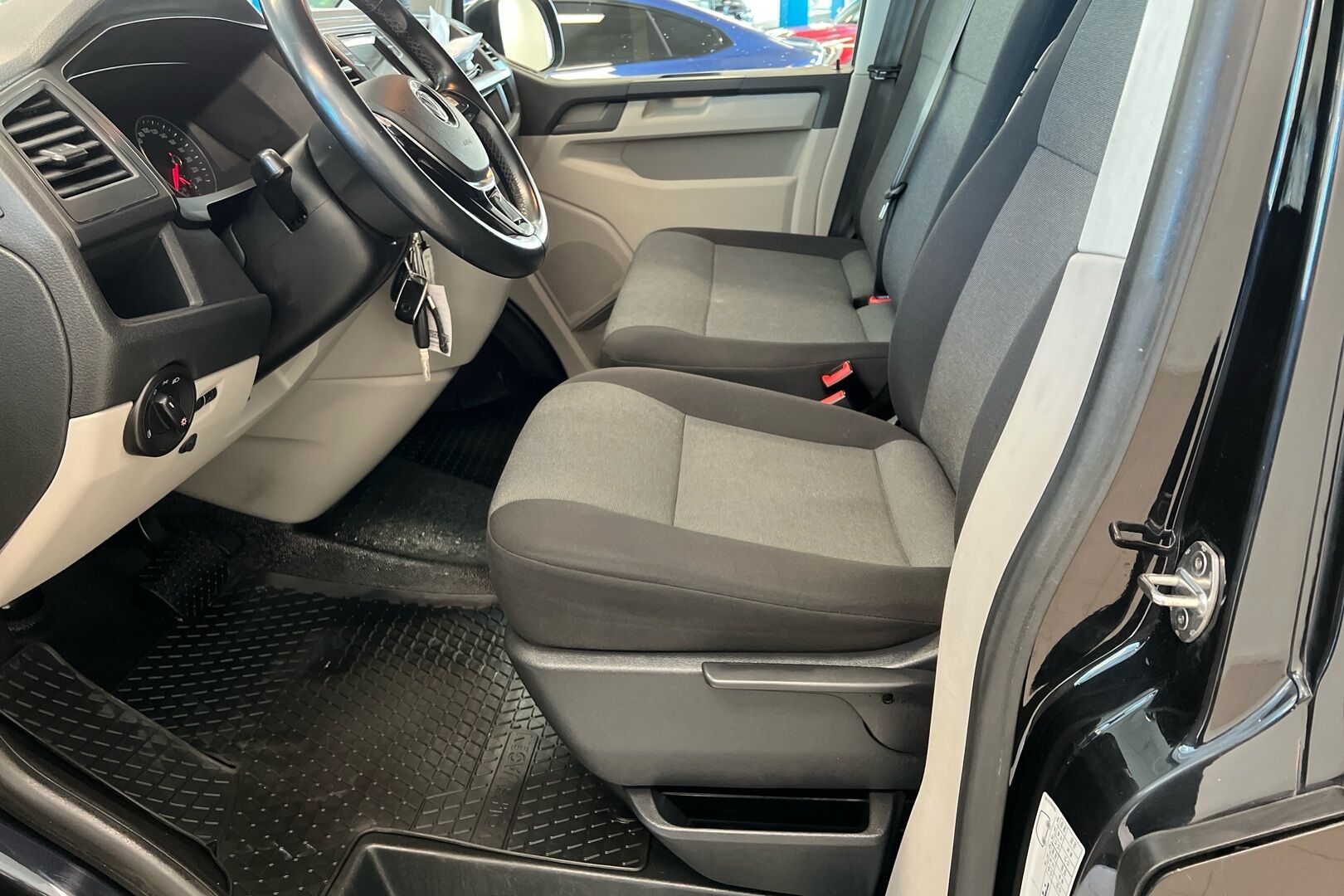 Volkswagen Transporter iso kuva 7