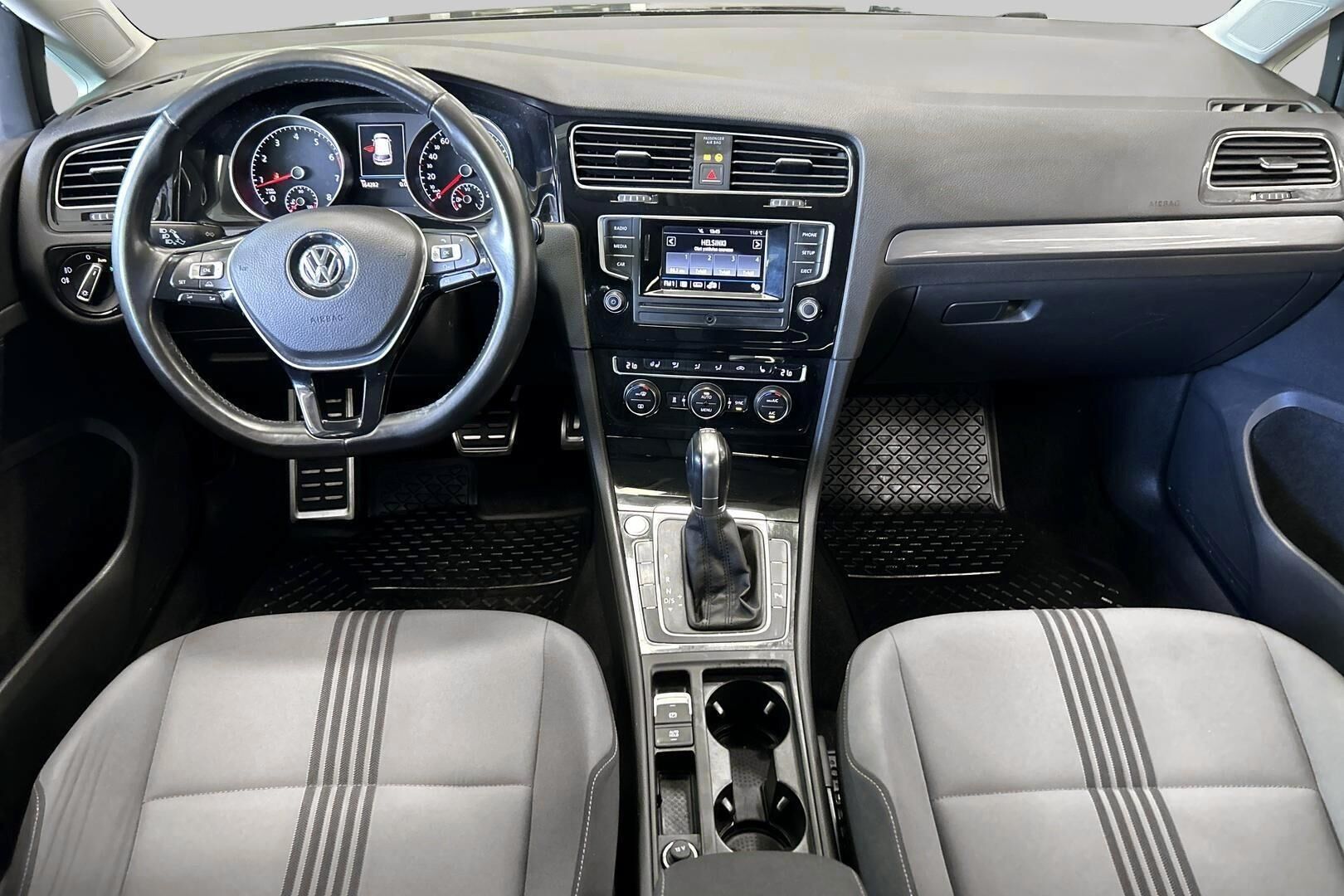 Volkswagen Golf iso kuva 8