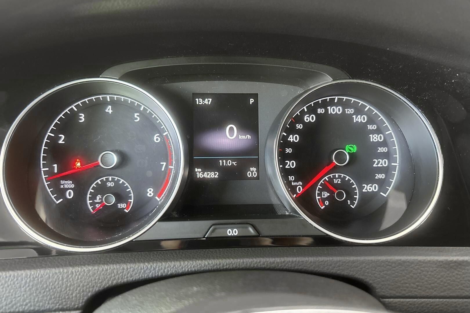 Volkswagen Golf iso kuva 11