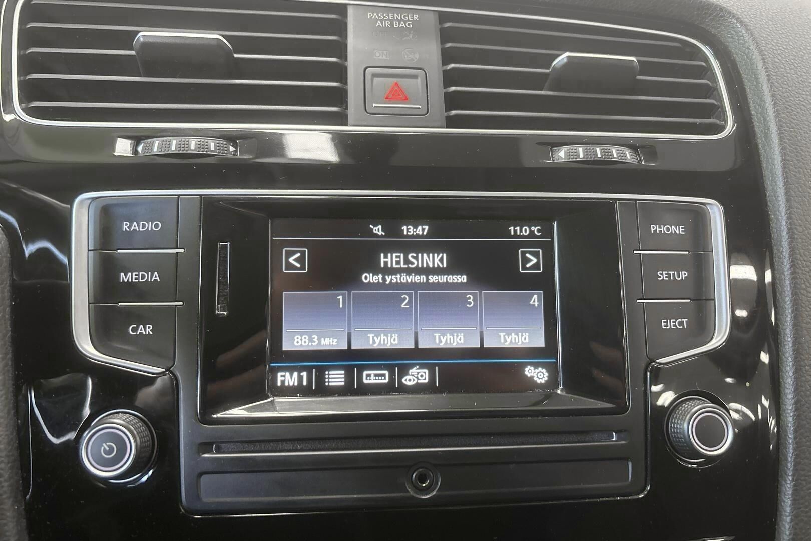 Volkswagen Golf iso kuva 12