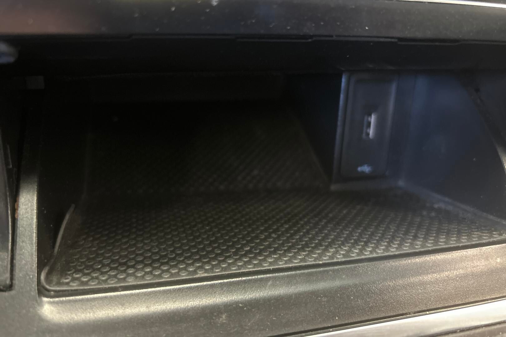 Volkswagen Golf iso kuva 16