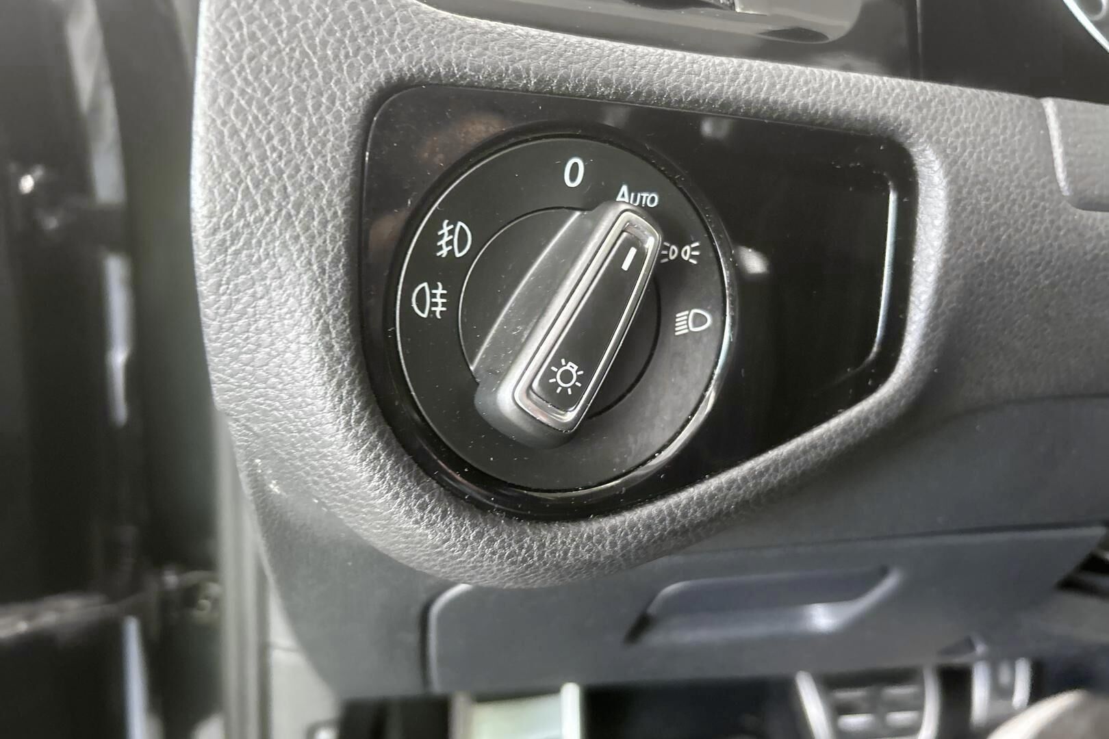 Volkswagen Golf iso kuva 22