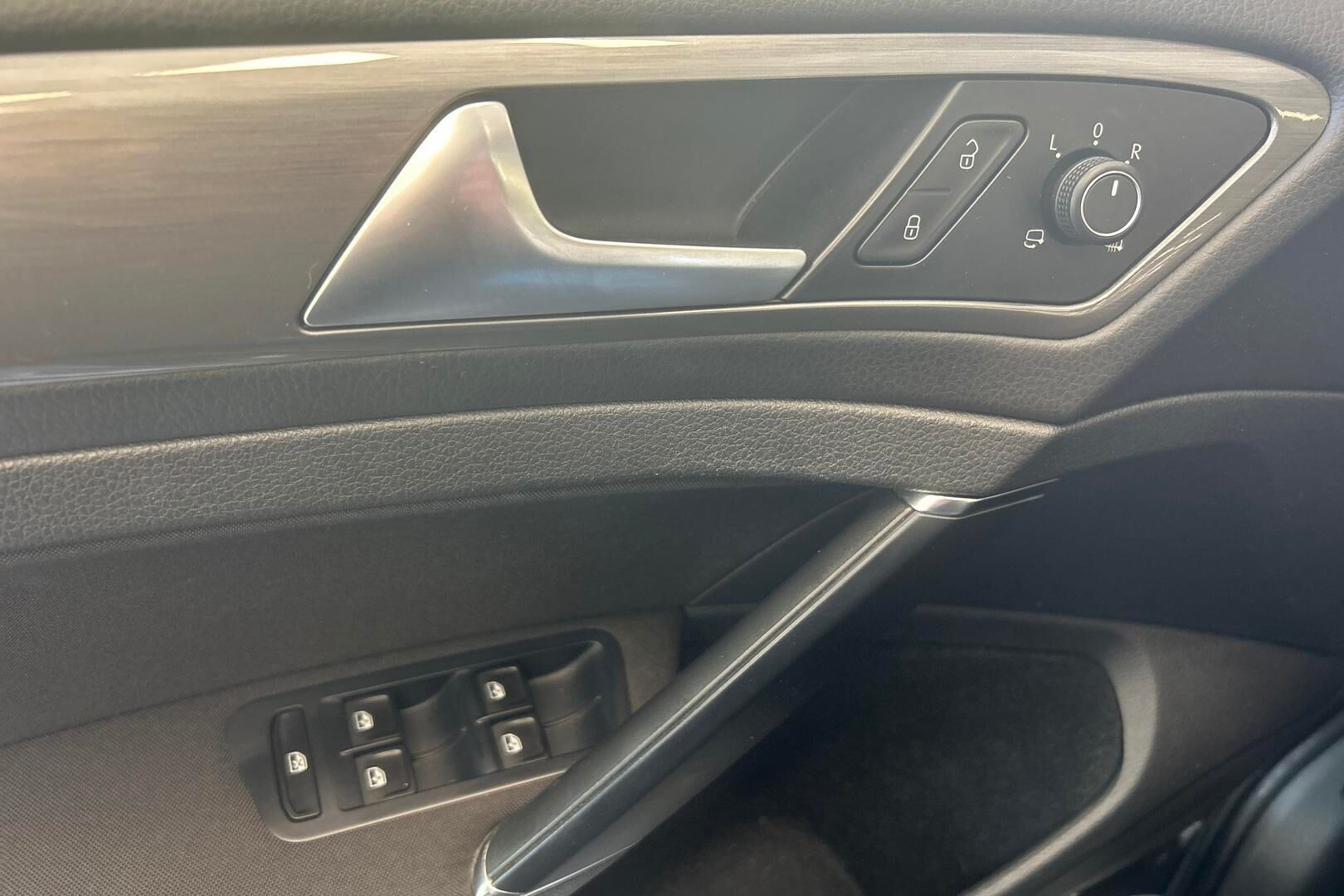 Volkswagen Golf iso kuva 23