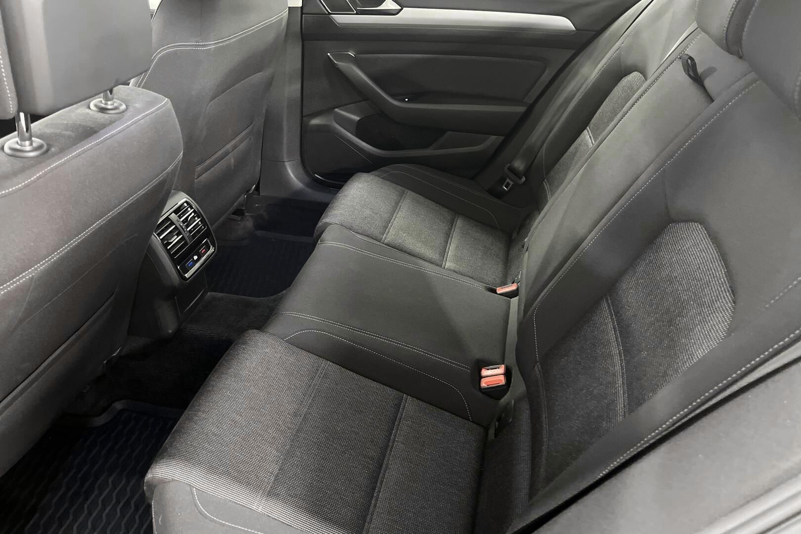 Volkswagen Passat iso kuva 7