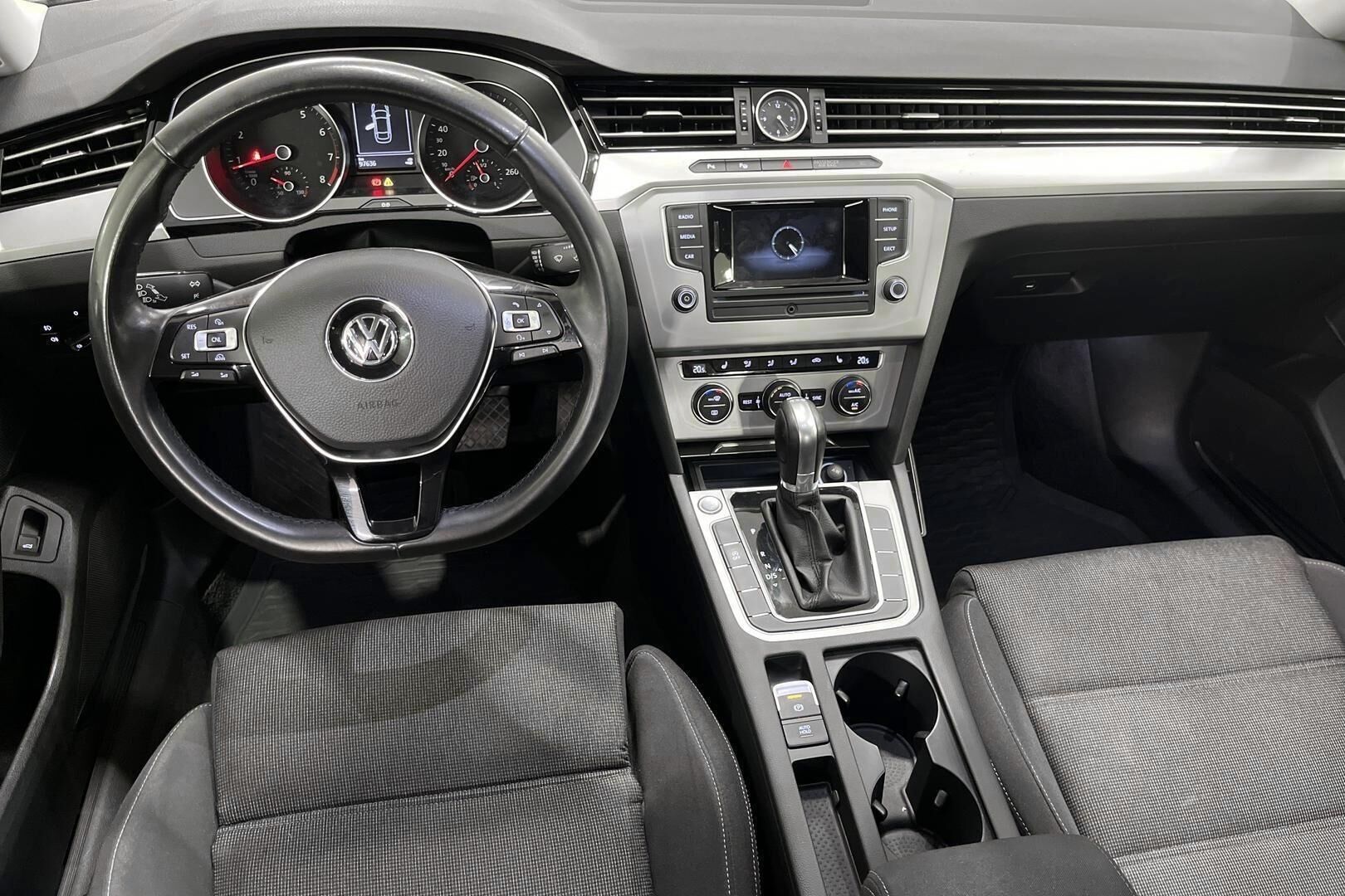 Volkswagen Passat iso kuva 8