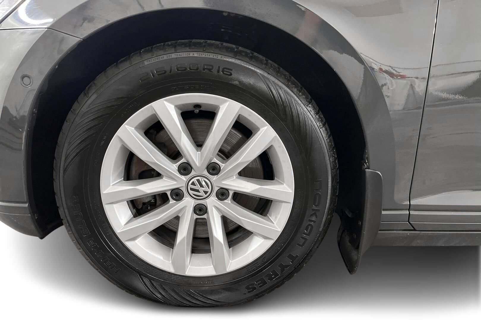Volkswagen Passat iso kuva 9