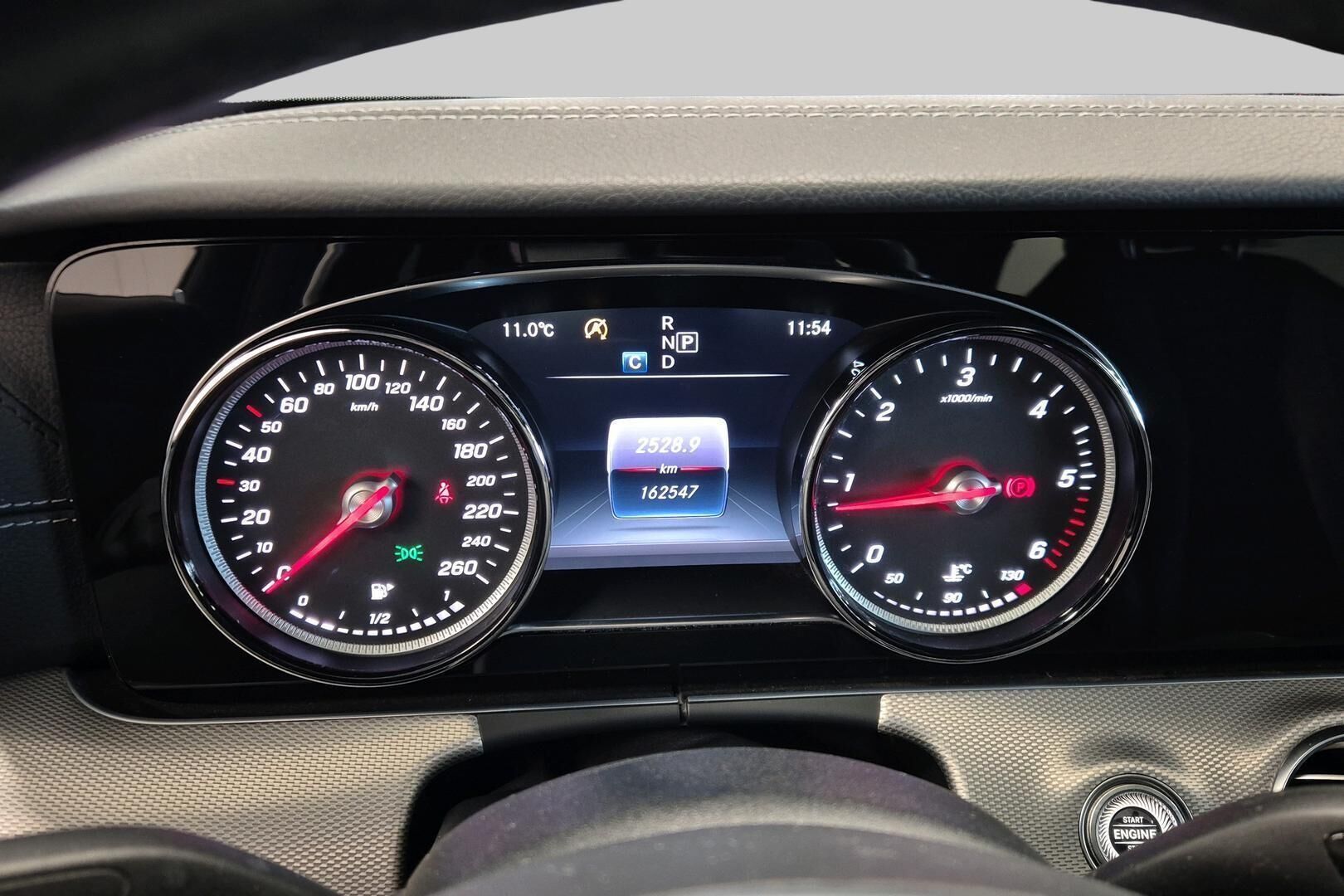 Mercedes-Benz E iso kuva 13