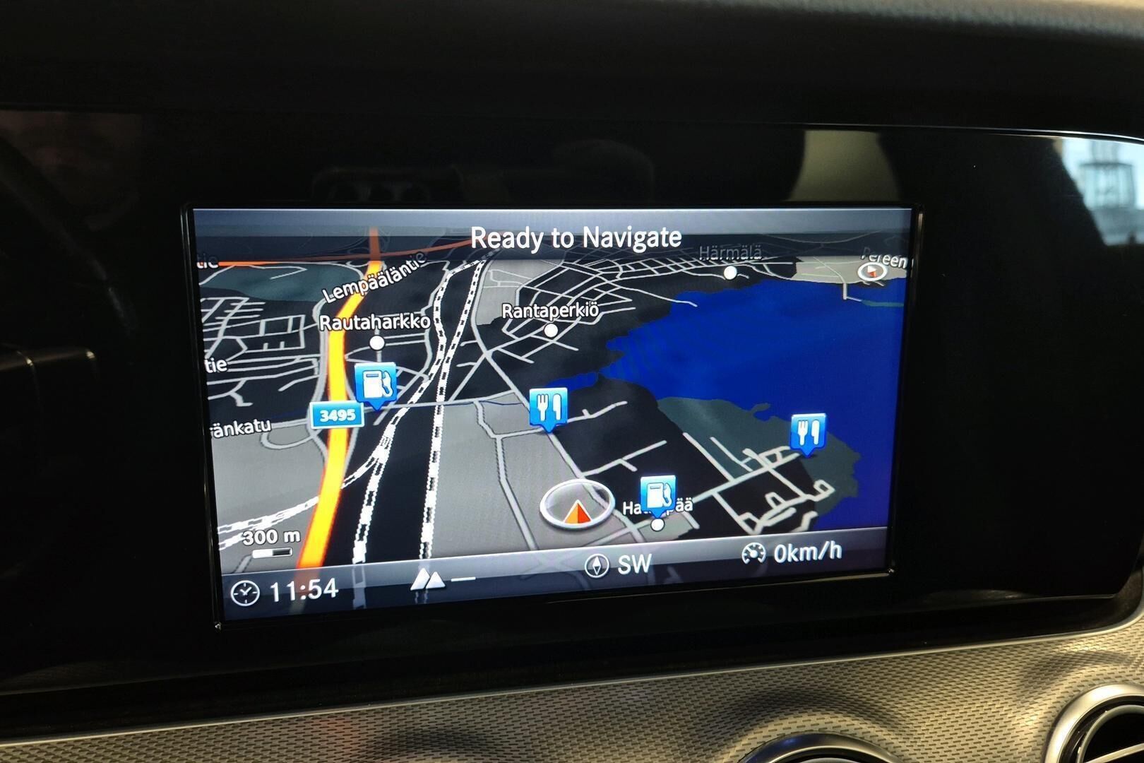 Mercedes-Benz E iso kuva 14