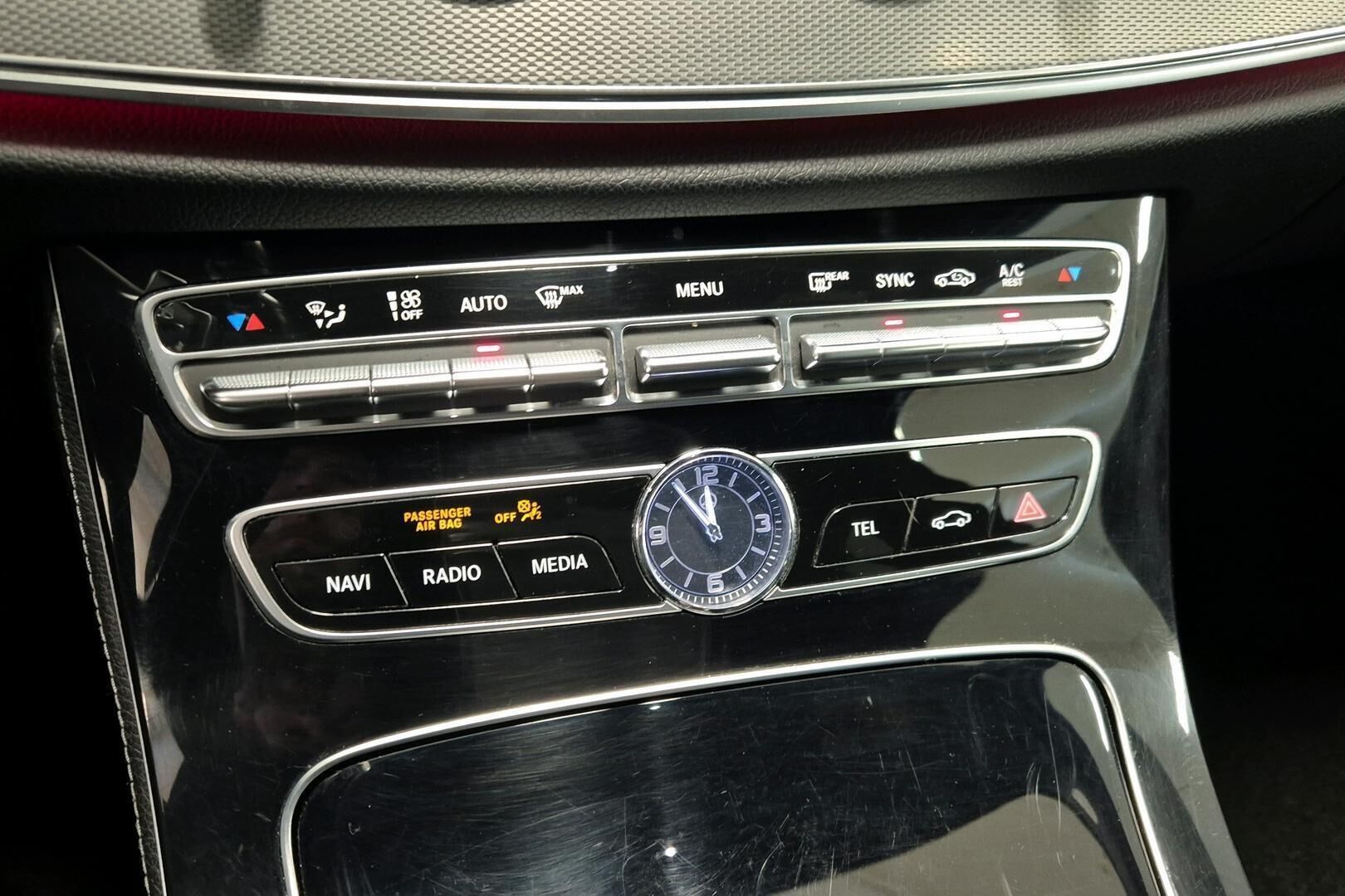 Mercedes-Benz E iso kuva 15