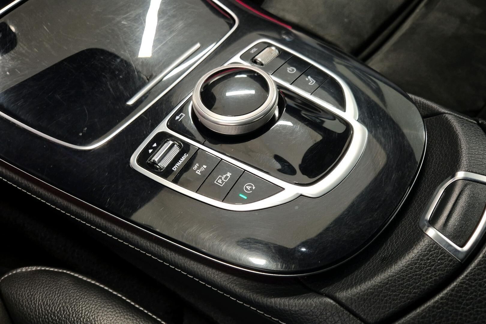 Mercedes-Benz E iso kuva 16