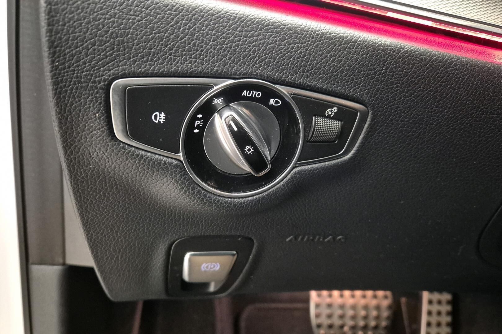 Mercedes-Benz E iso kuva 20