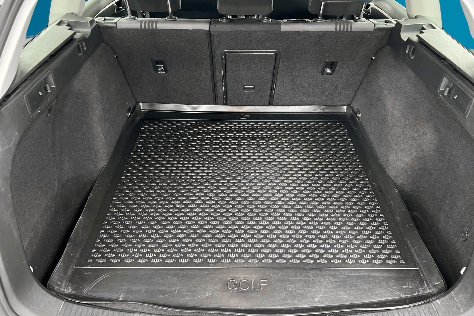 Volkswagen Golf iso kuva 12