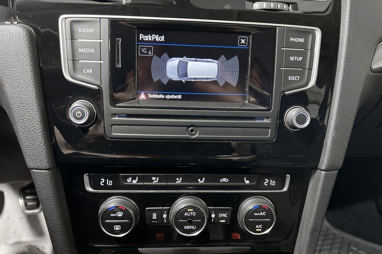 Volkswagen Golf iso kuva 15