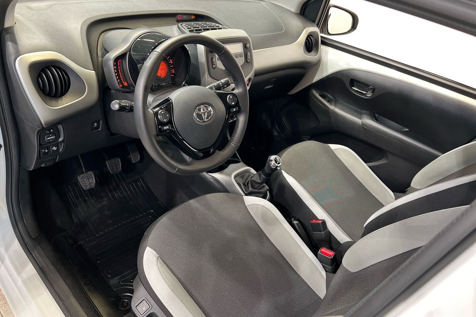 Toyota AYGO iso kuva 6