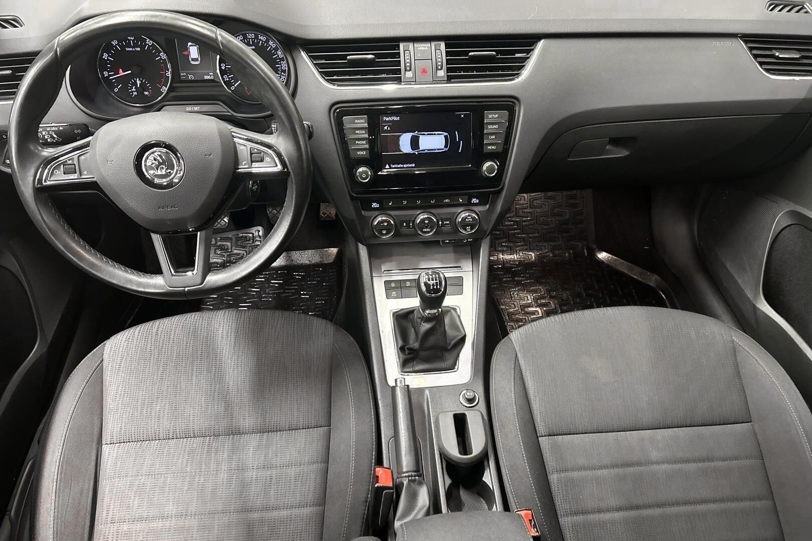 Skoda Octavia iso kuva 10