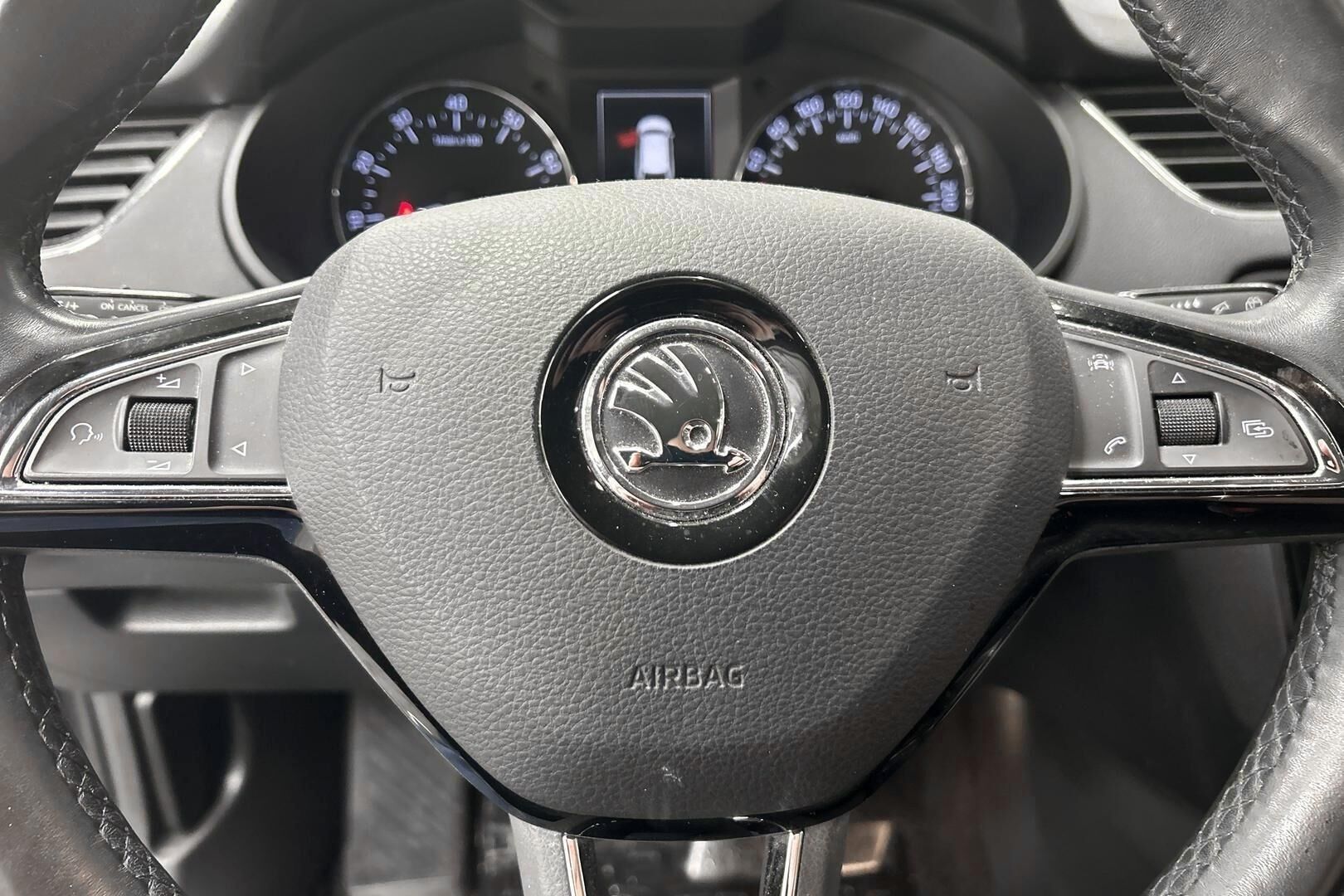 Skoda Octavia iso kuva 18