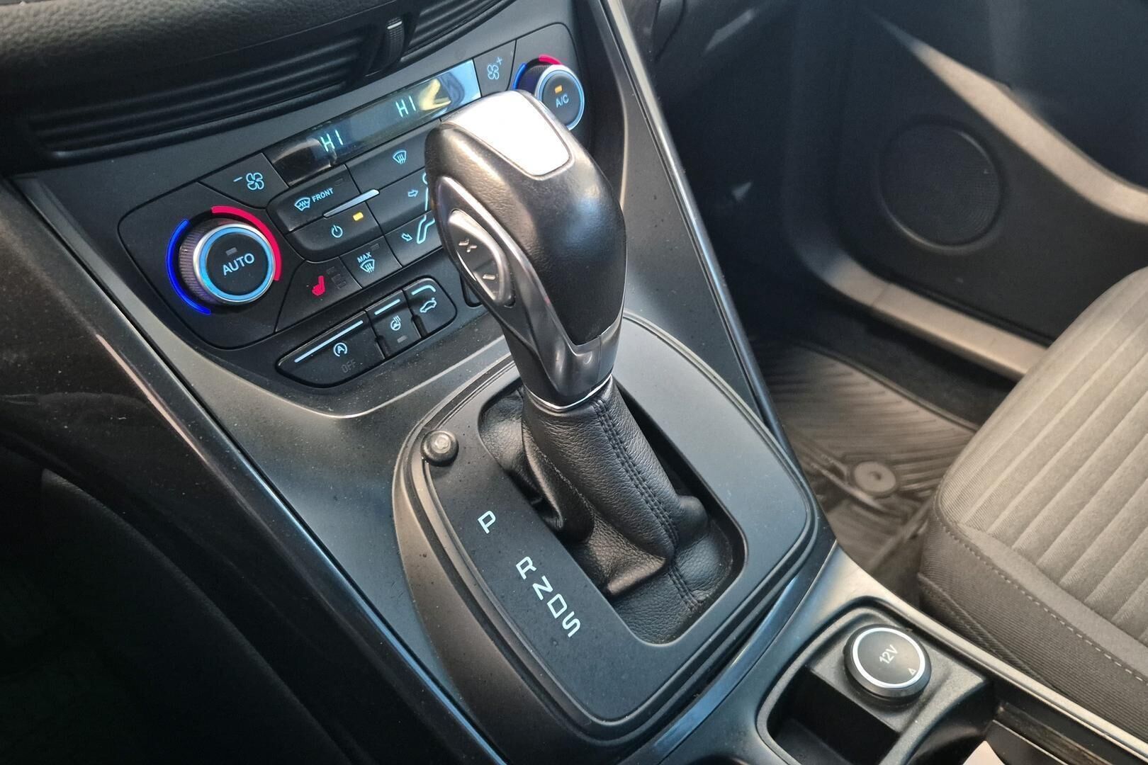 Ford C-Max iso kuva 18