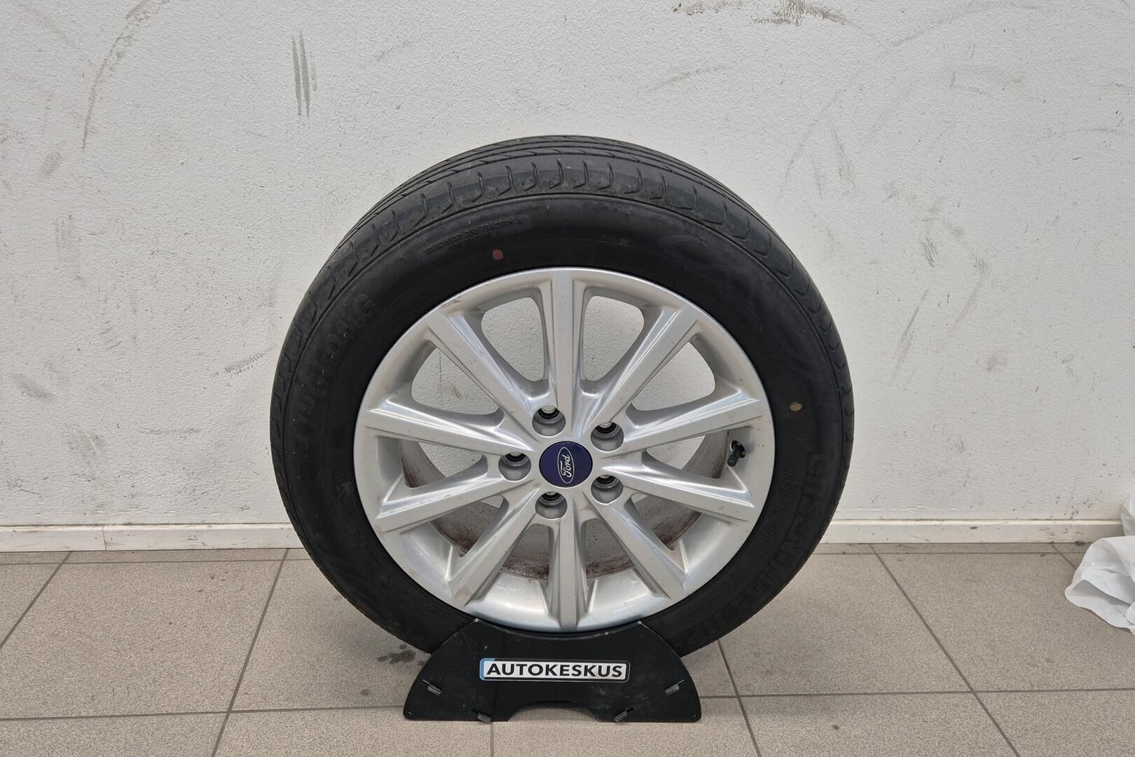 Ford C-Max iso kuva 25