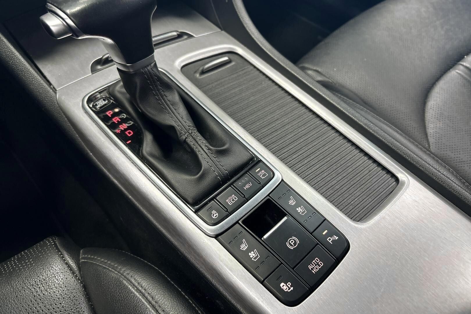 Kia Optima iso kuva 24