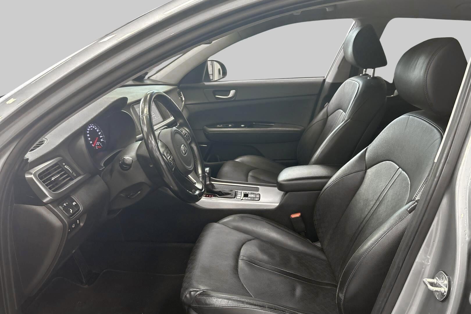 Kia Optima iso kuva 6