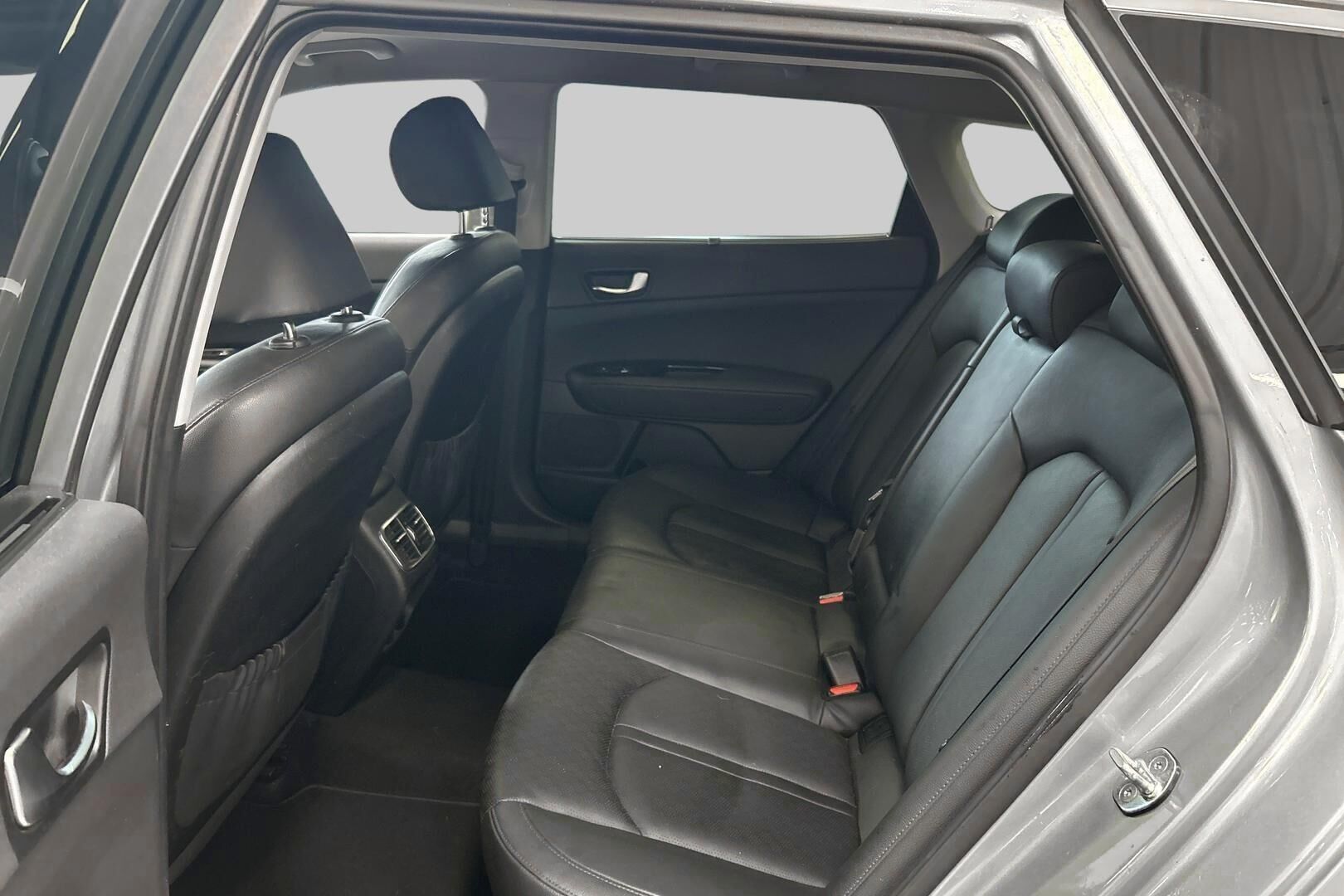 Kia Optima iso kuva 7