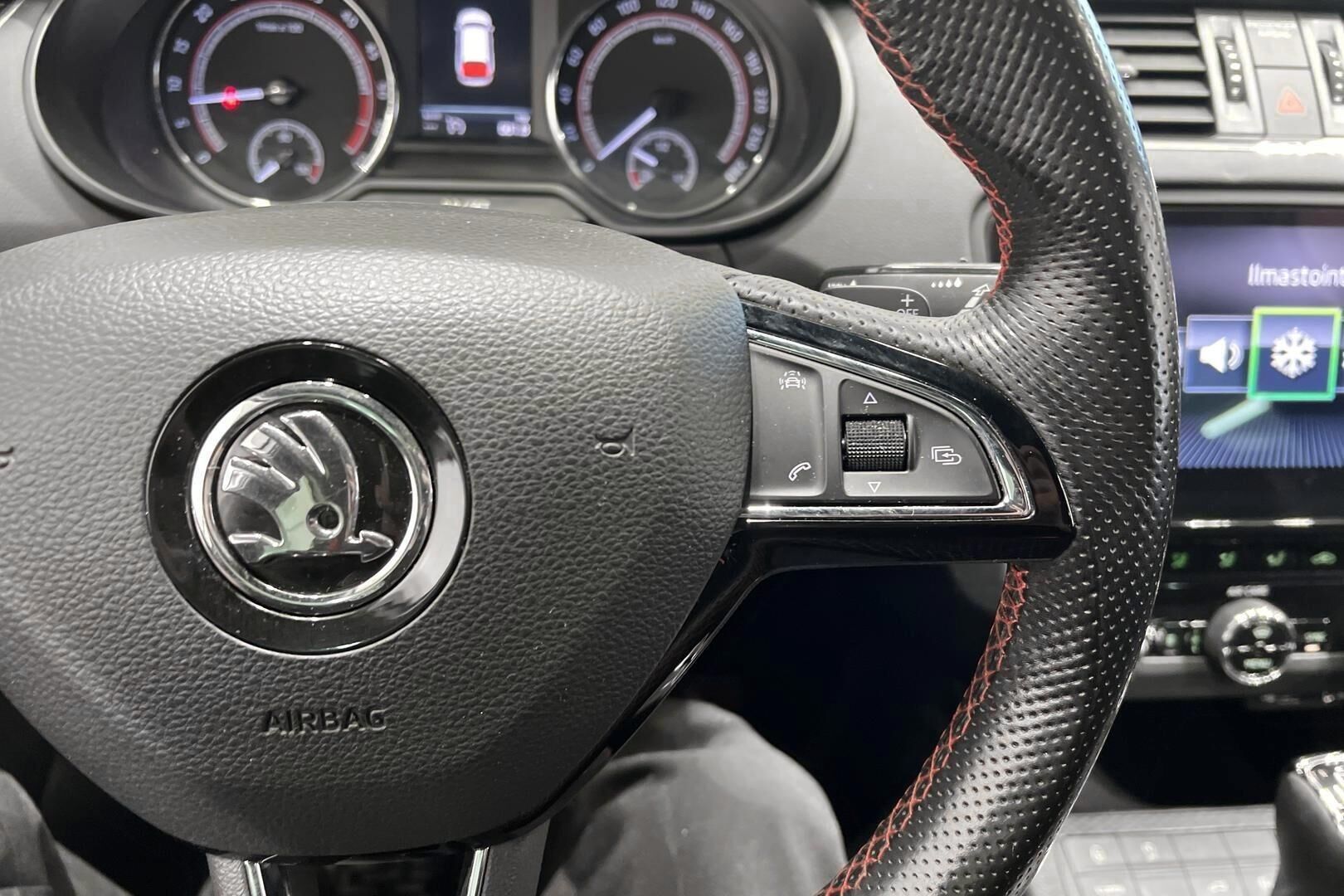 Skoda Octavia iso kuva 29