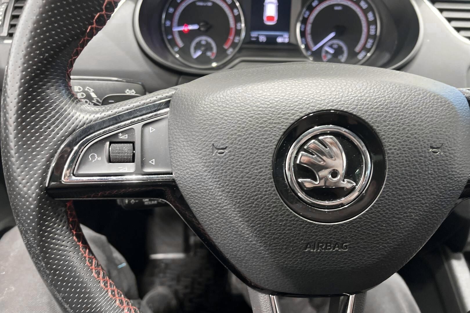 Skoda Octavia iso kuva 30