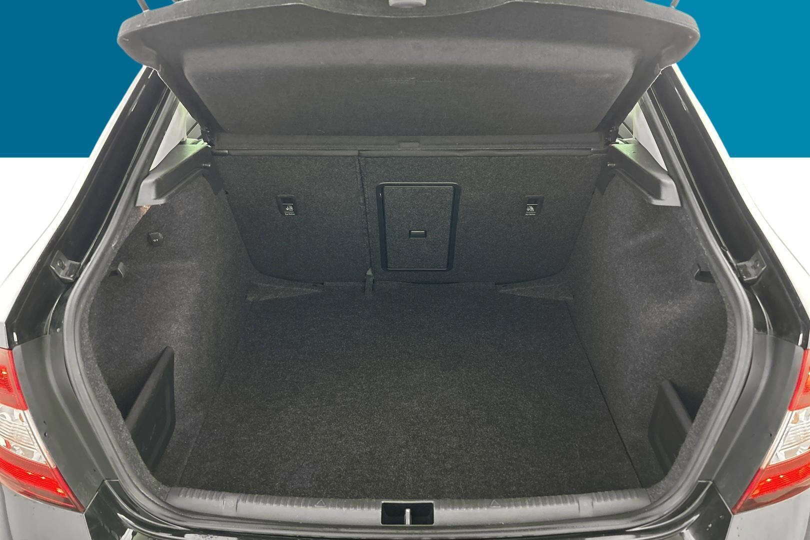 Skoda Rapid iso kuva 8