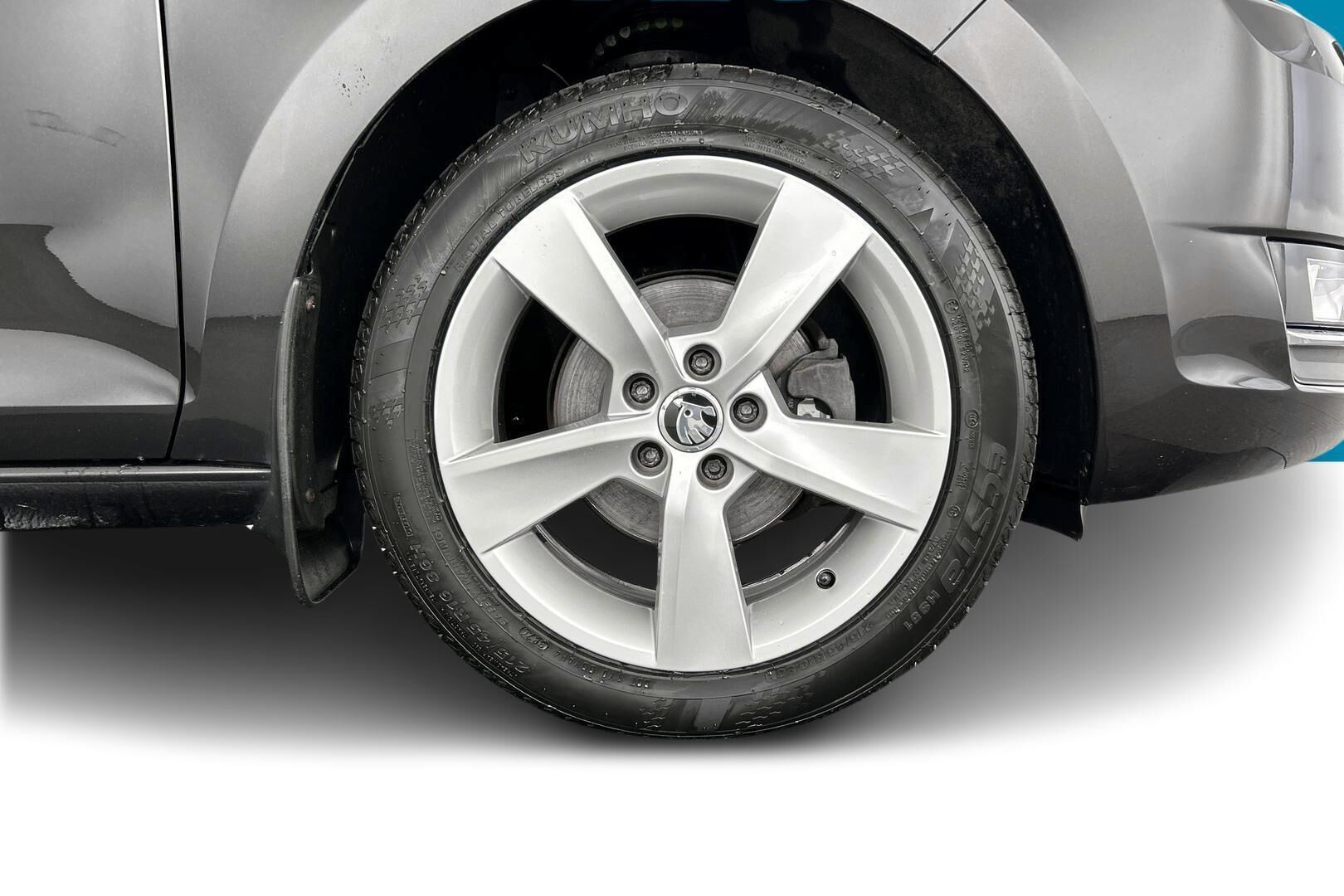 Skoda Rapid iso kuva 23