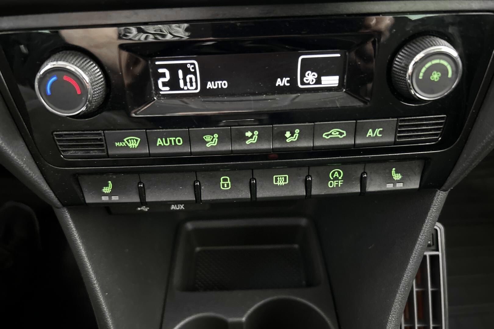 Skoda Rapid iso kuva 11