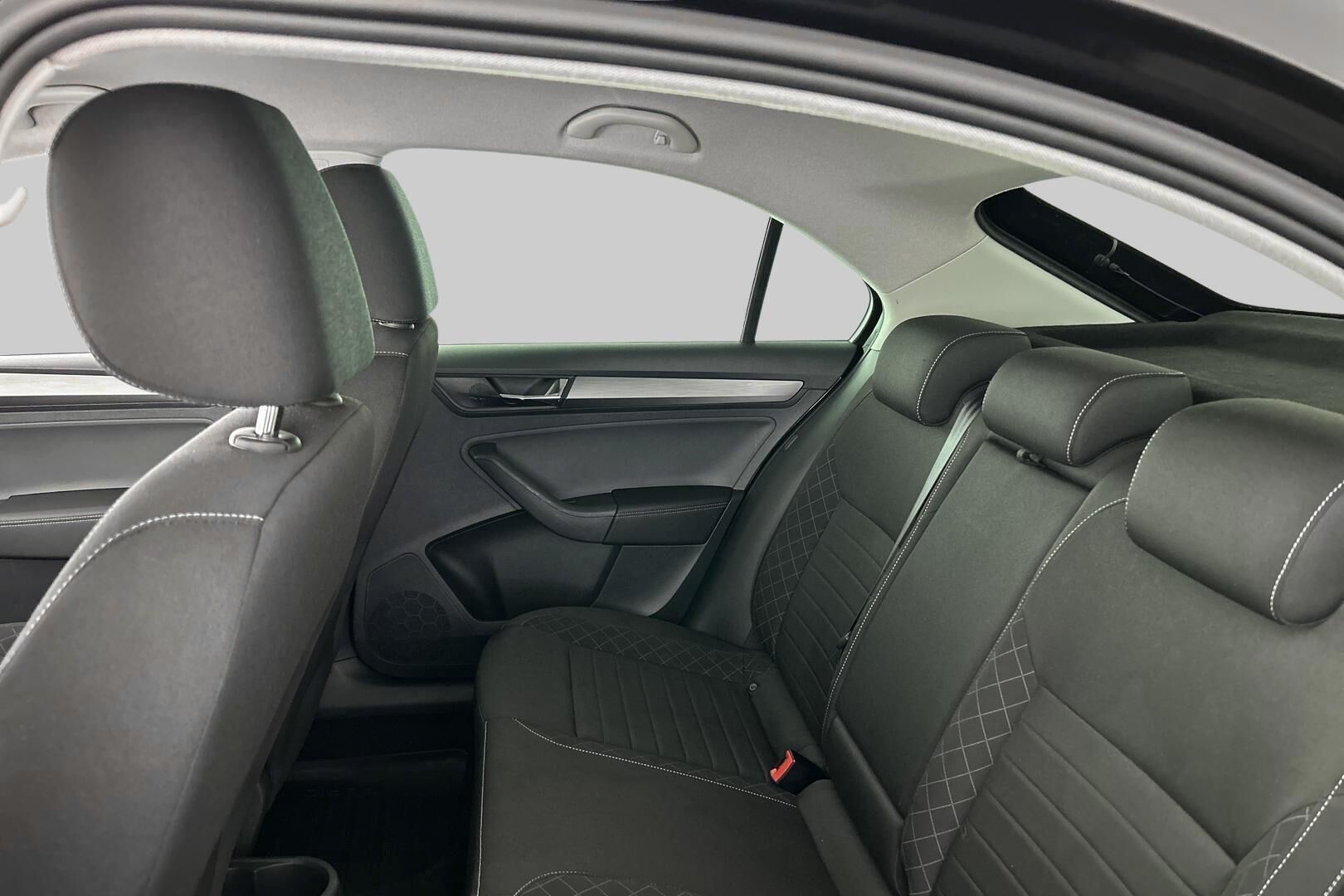 Skoda Rapid iso kuva 6