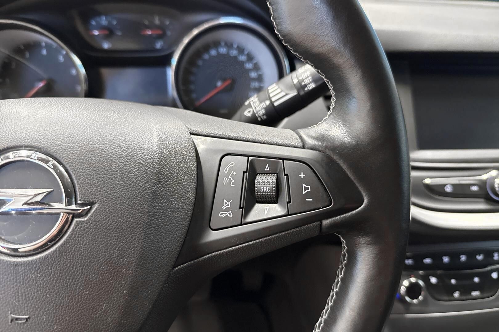 Opel Astra iso kuva 19