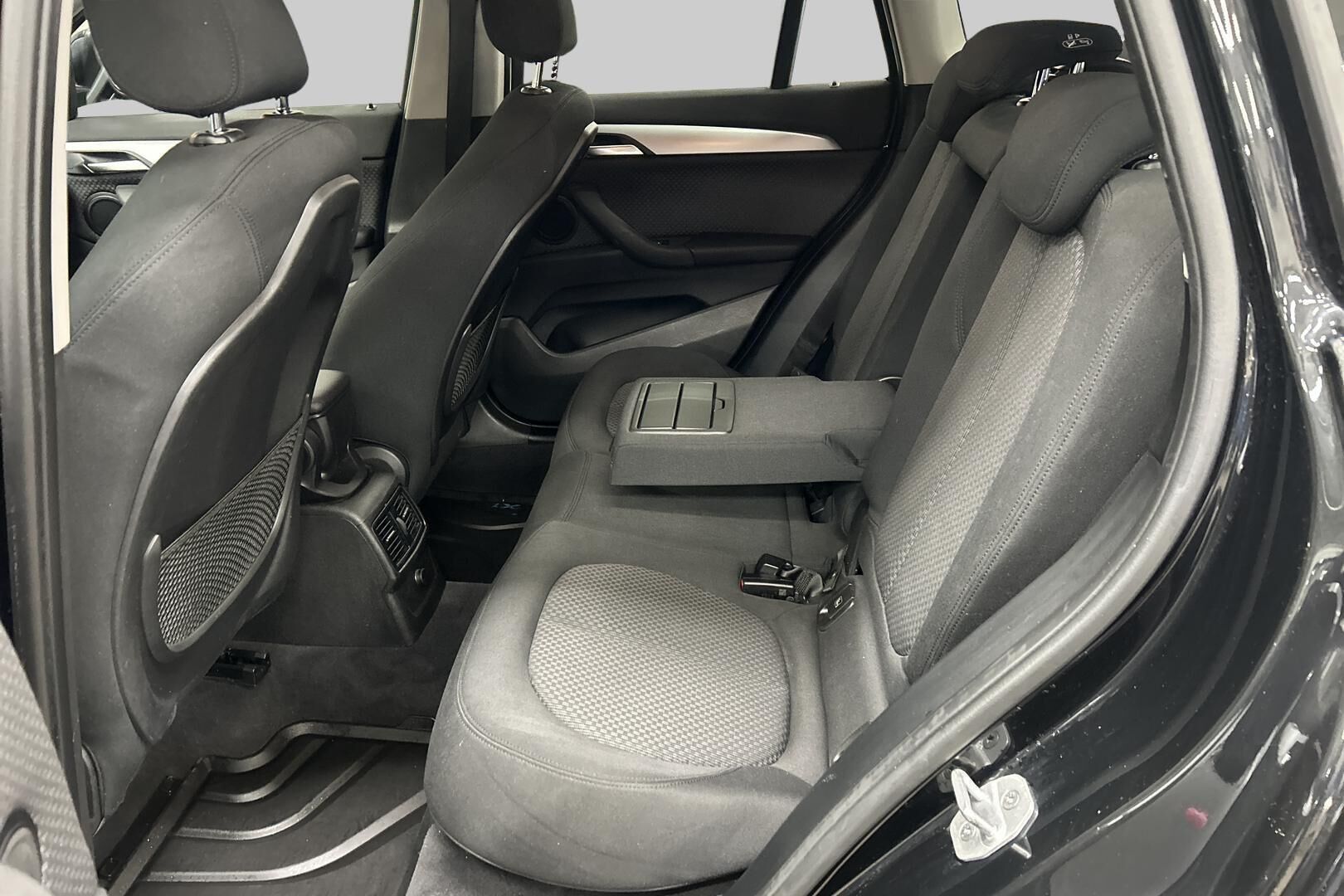 BMW X1 iso kuva 10