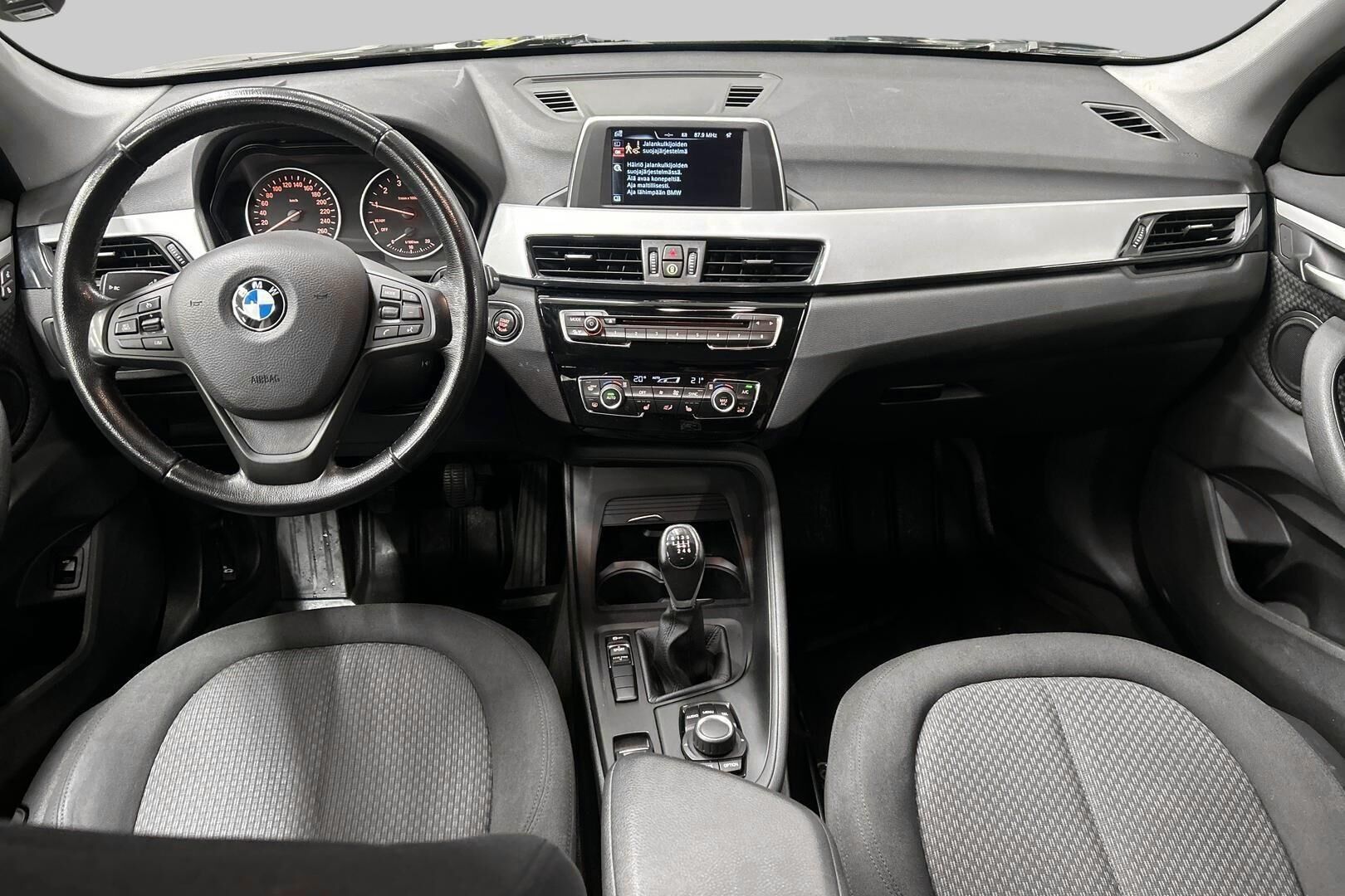 BMW X1 iso kuva 11