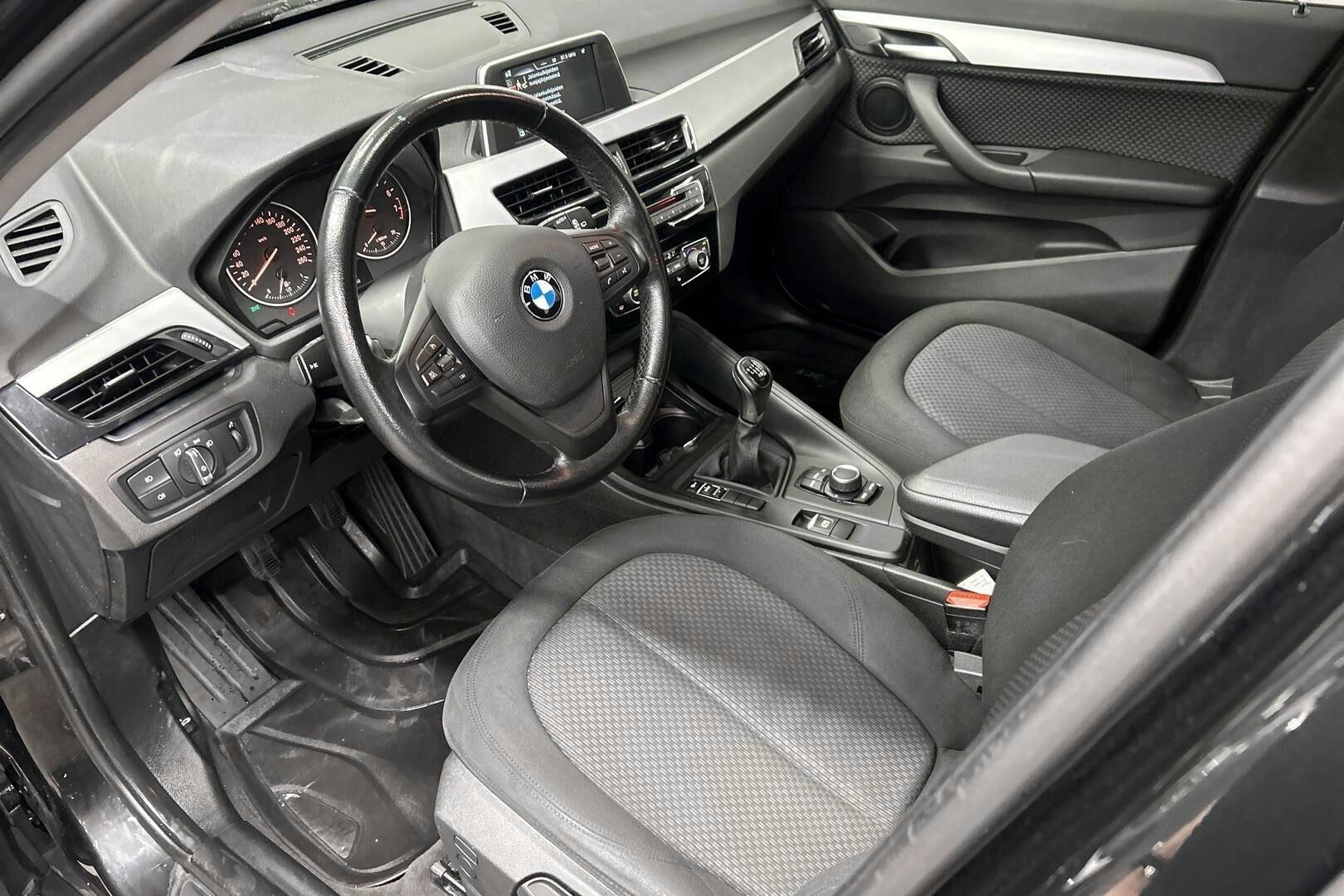 BMW X1 iso kuva 9