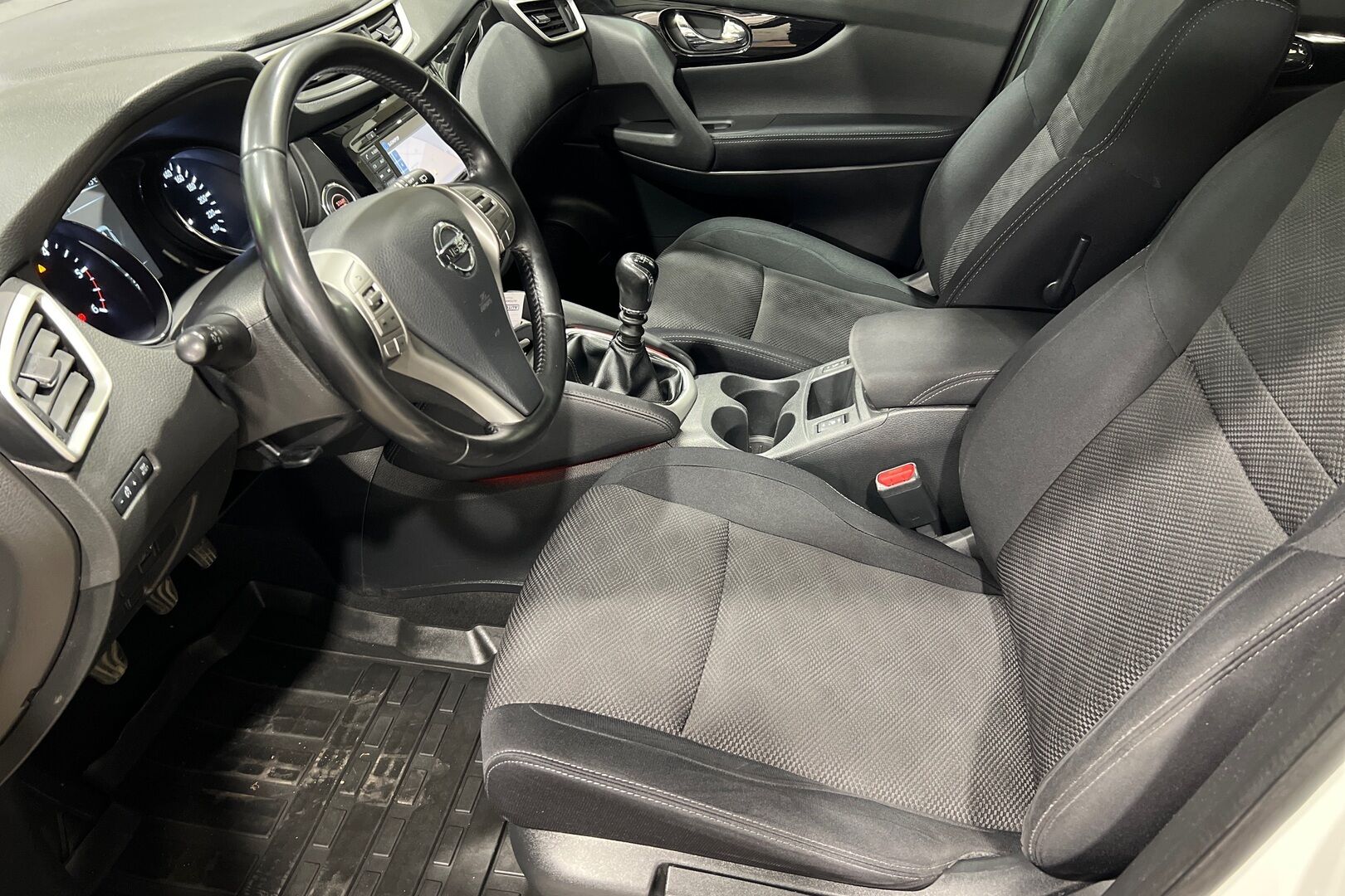Nissan Qashqai iso kuva 5