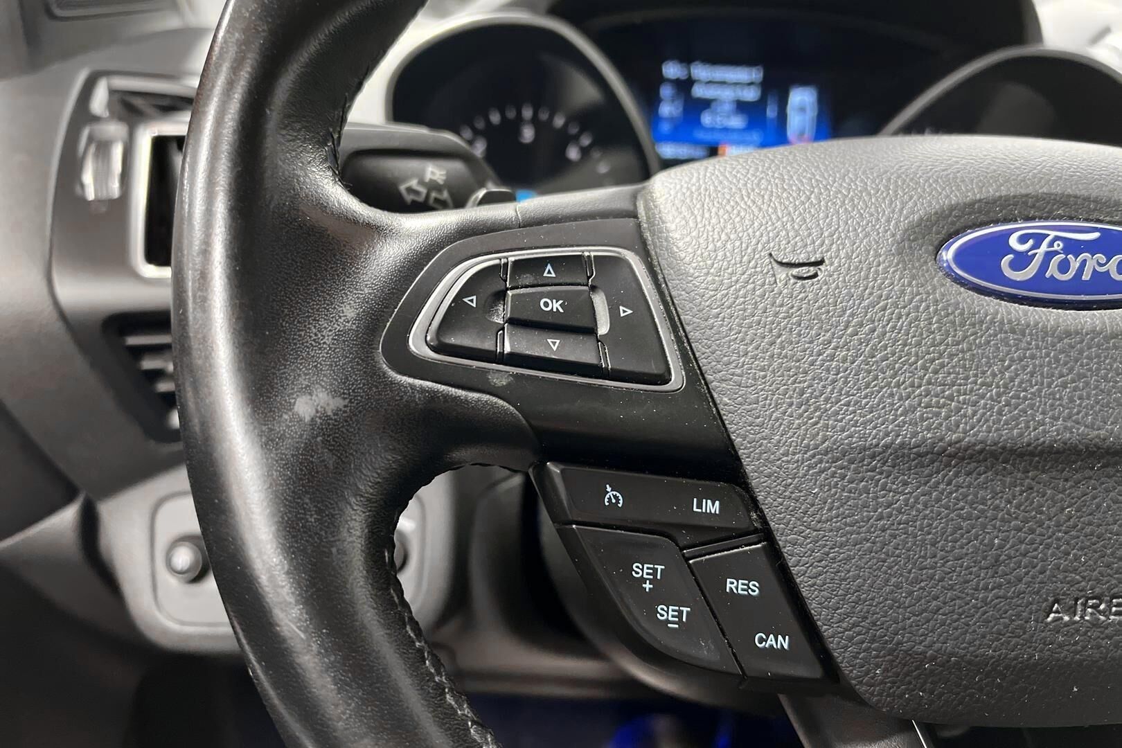 Ford Kuga iso kuva 17