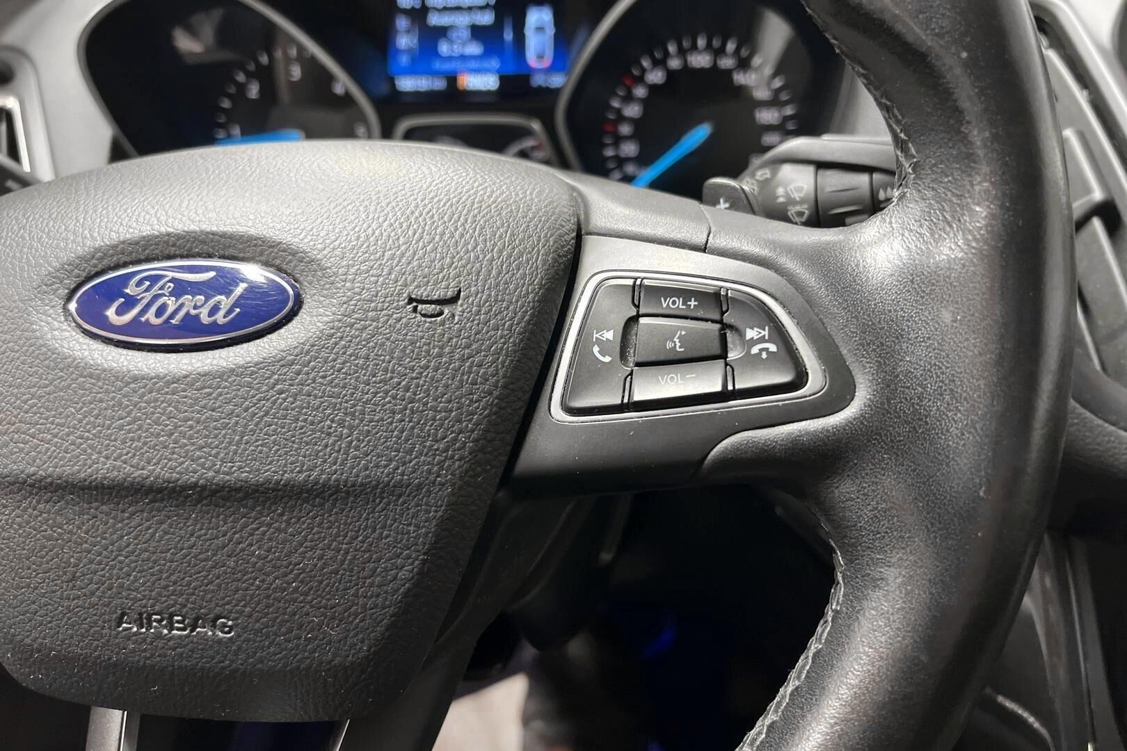 Ford Kuga iso kuva 18