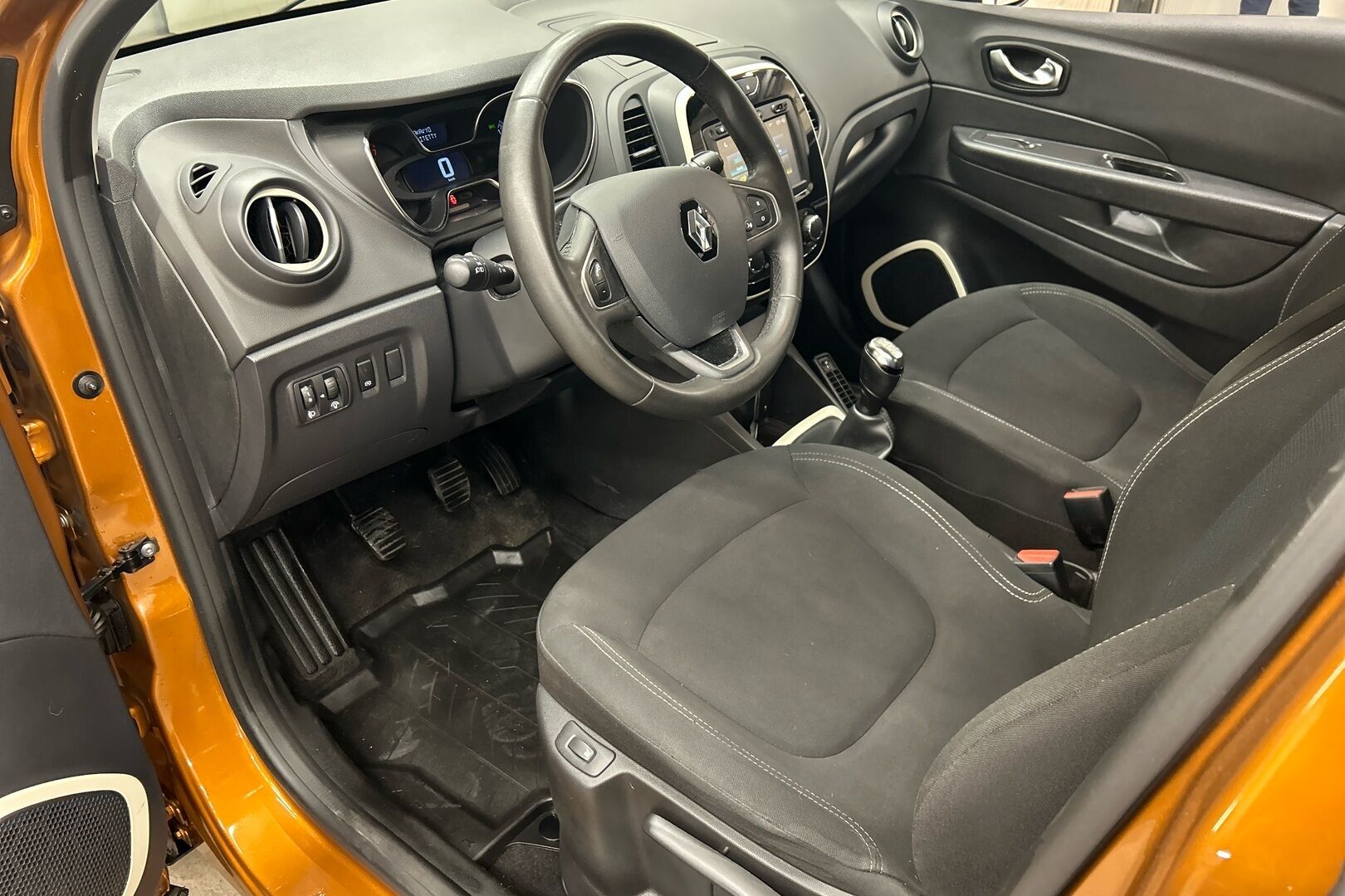 Renault Captur iso kuva 7