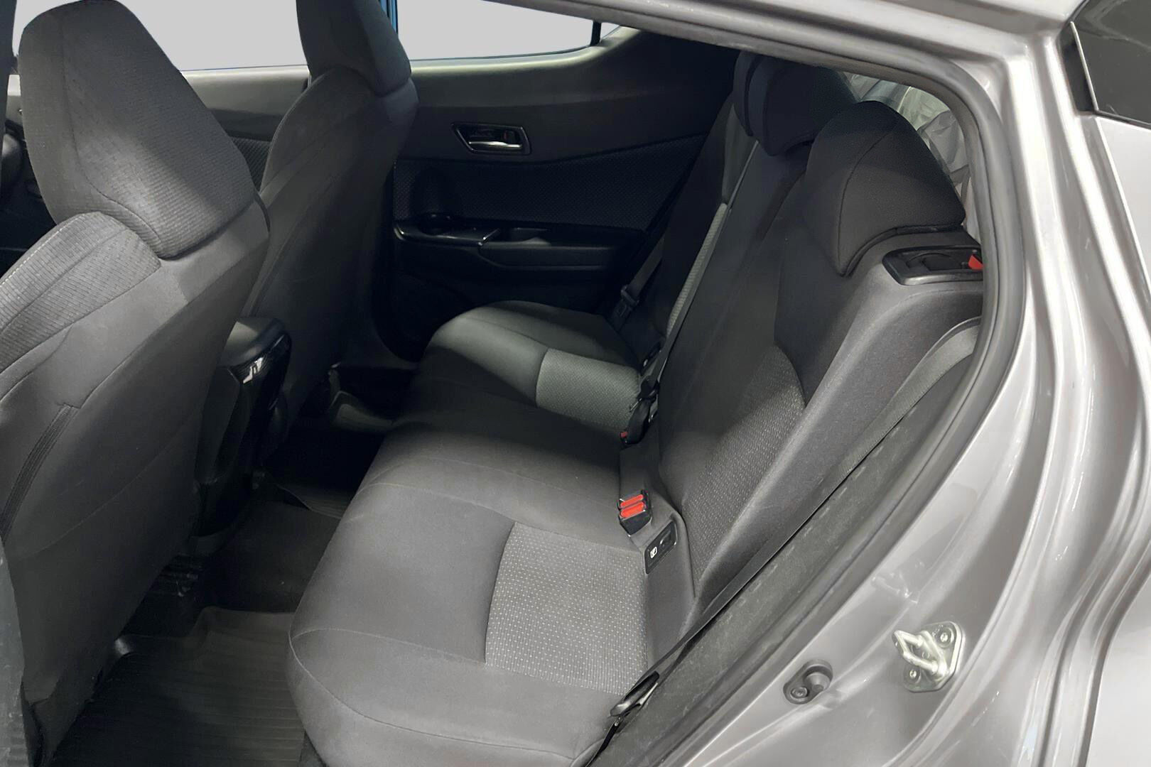 Toyota C-HR iso kuva 12