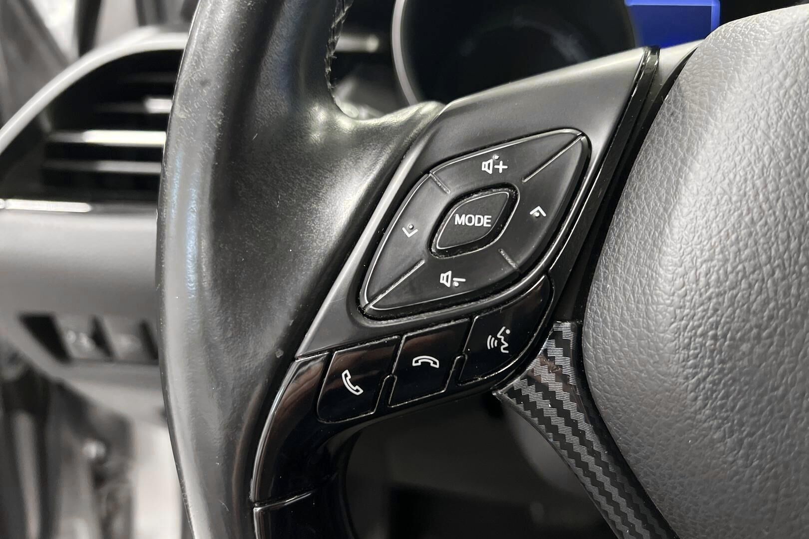 Toyota C-HR iso kuva 19