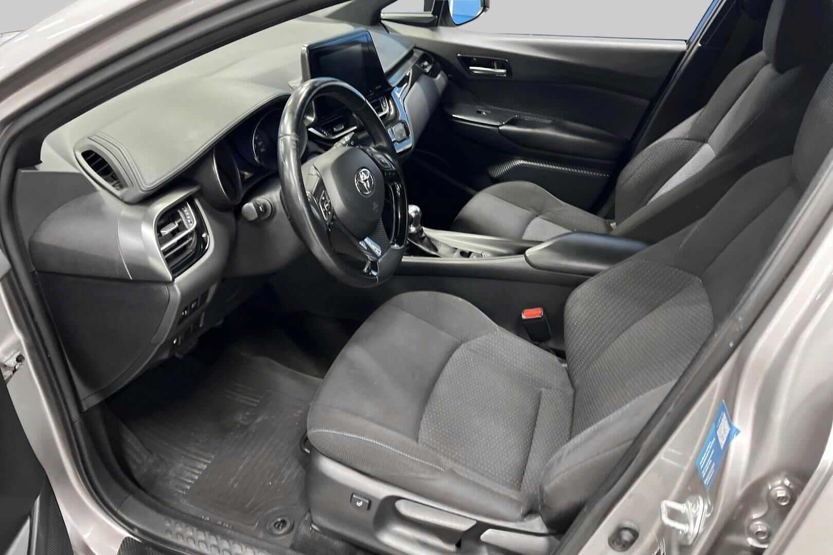 Toyota C-HR iso kuva 1